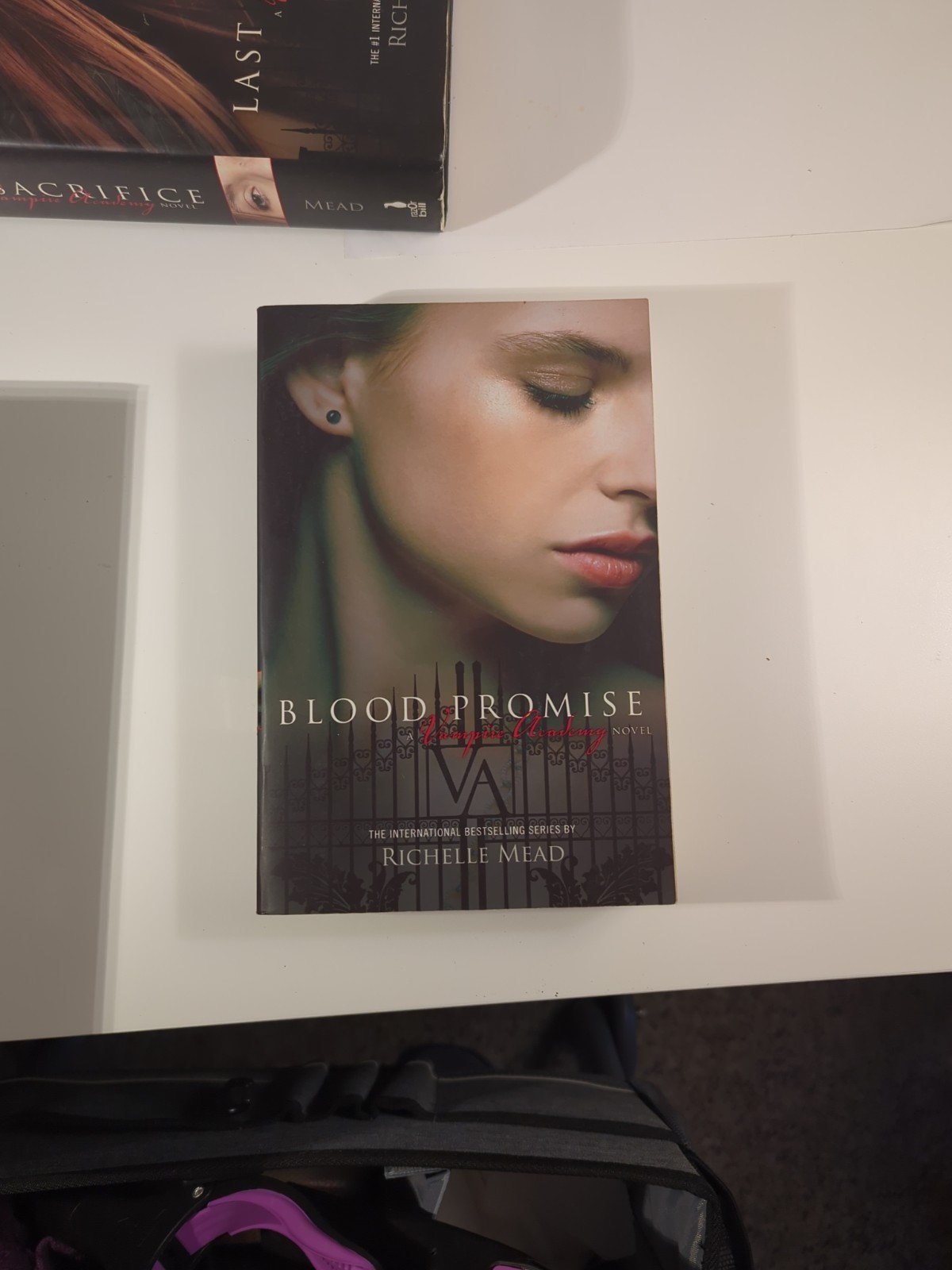 Vampire Academy Book Set 1-4, 6 Richelle Mead Paperback & Hardcover, Romance