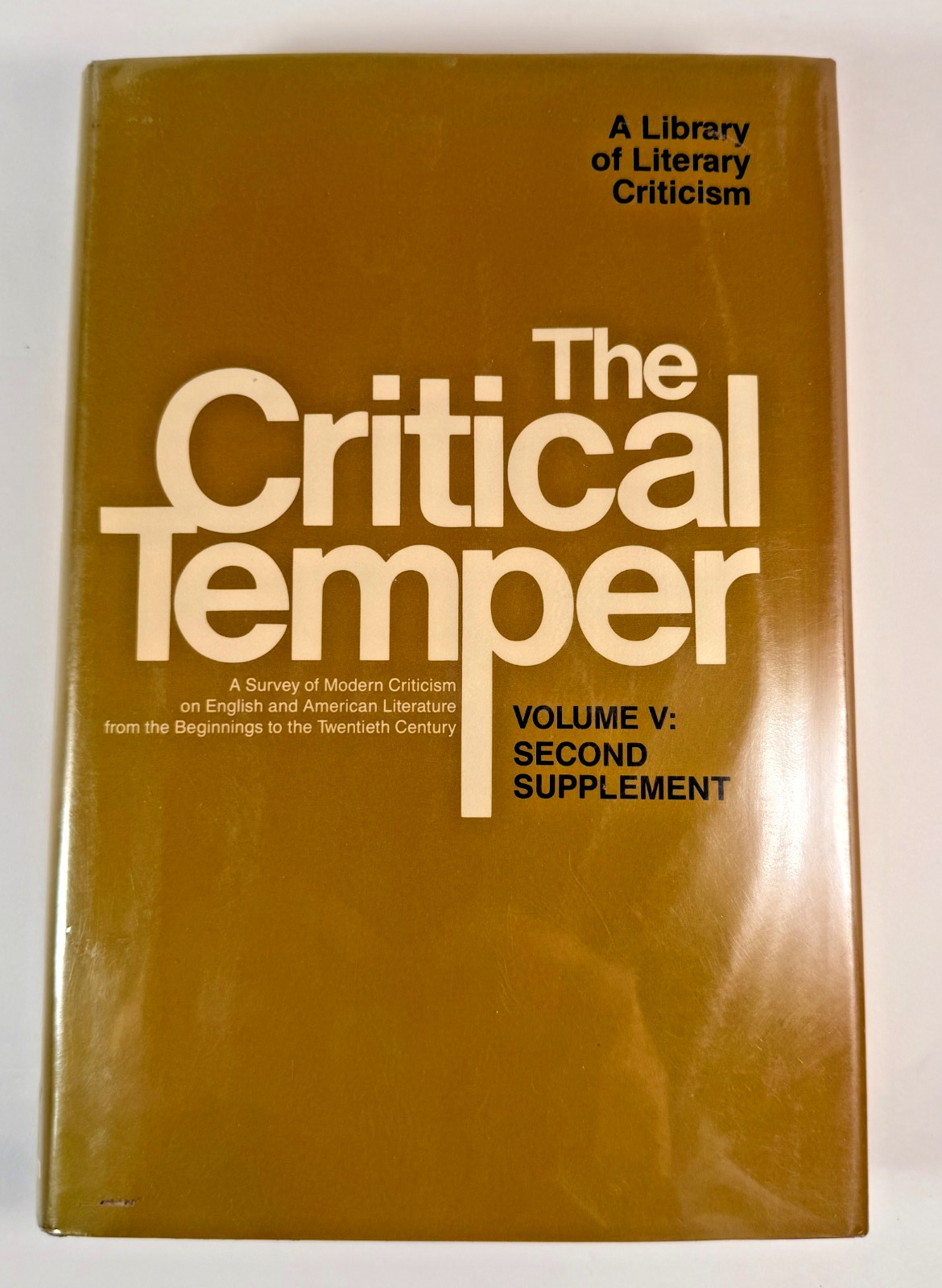 The Critical Temper Volume 5 Edited by Martin Tucker 1989 0826404359