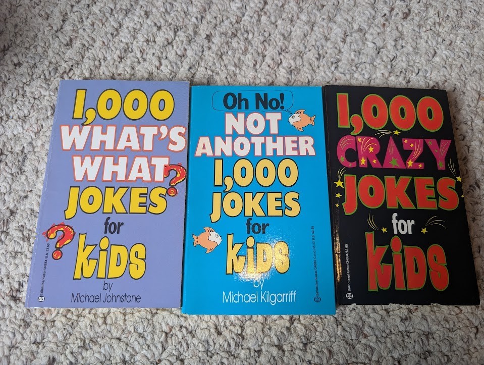 Box Set of 1,000 Jokes for Kids books Michael Johnstone (c. 1989, PB)