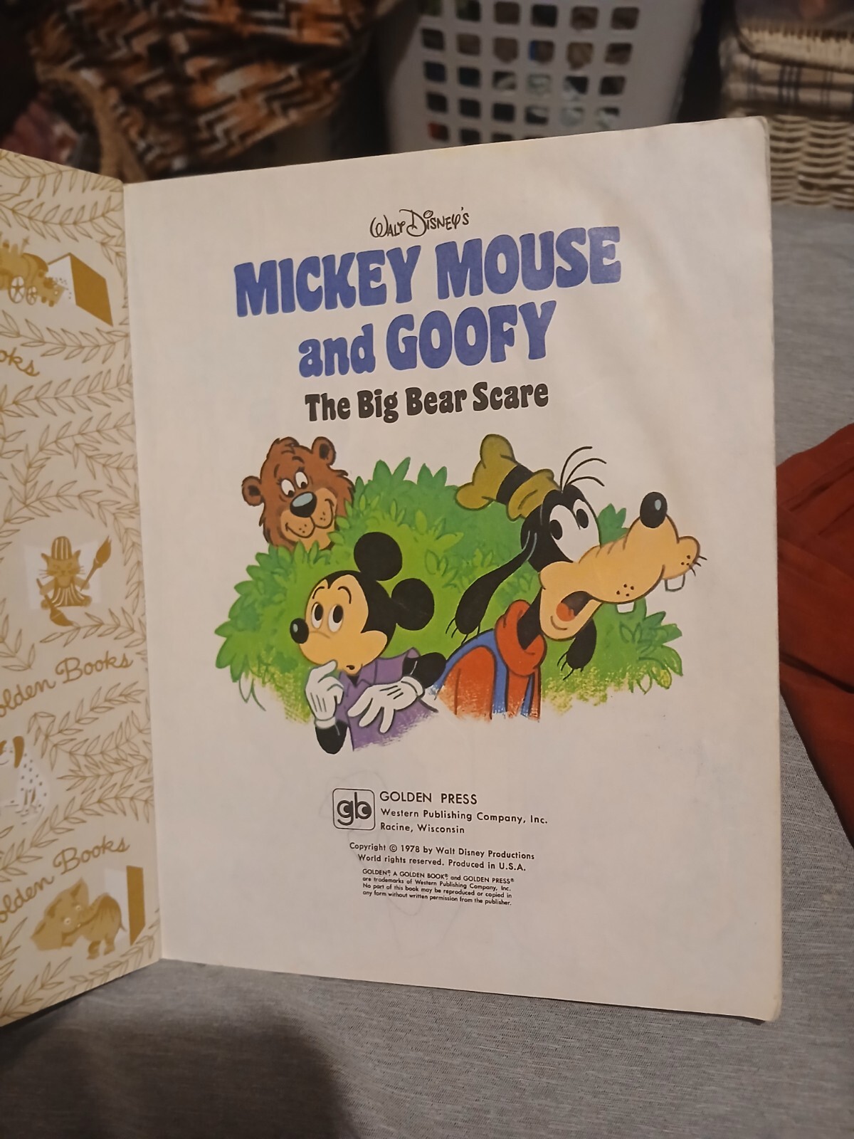 Walt Disney’s Mickey Mouse and Goofy: The Big Bear Scare Golden Book 1979 VTG