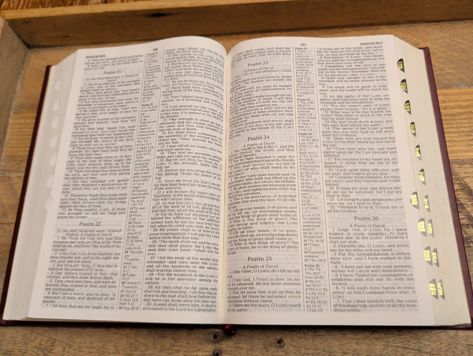 VG! KJV Master Study Bible Burgundy Padded HC Thumb Indexed 1k pages Study Helps