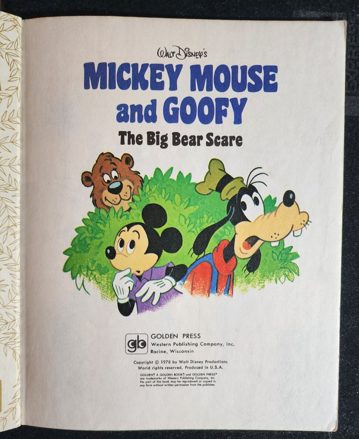 Walt Disney’s Mickey Mouse and Goofy The Big Bear Scare Little Golden Book T3813