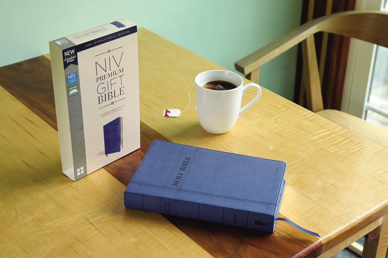 NIV, Premium Gift Bible, Leathersoft, Navy, Red Letter, Comfort Print: the Perfe