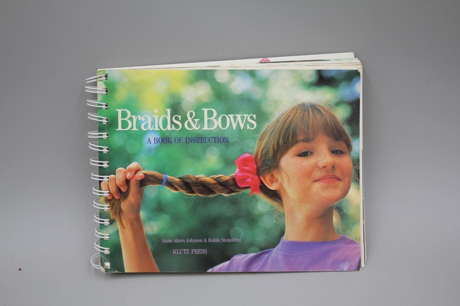 Braids Bows: Easy Step-By-Step Instructions by Anne Akers Johnson – Vintage READ