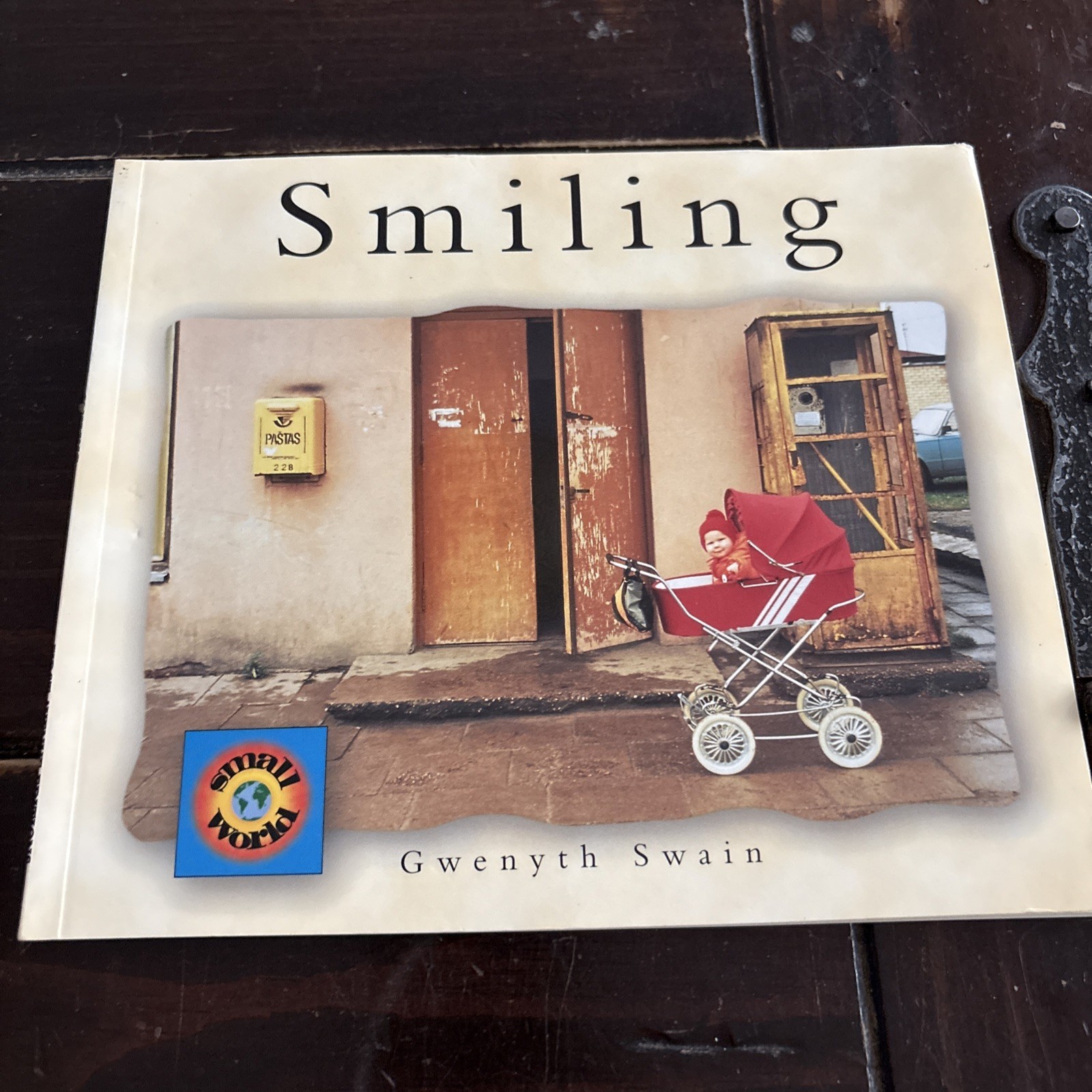 Smiling by Gwenyth Swain (1999, Trade Paperback)