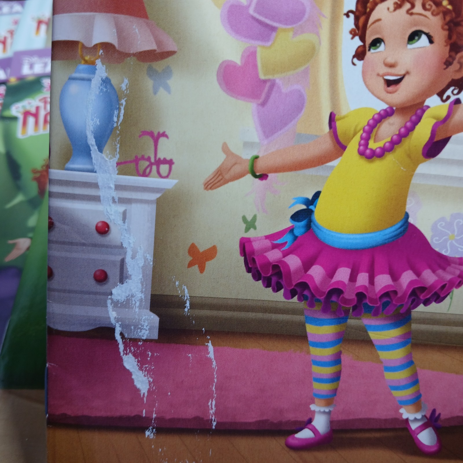 Fancy Nancy’s 12-Book Fantastic Phonics Fun! : Includes 12 Mini-Books