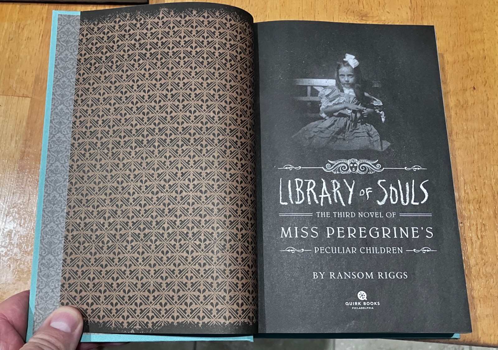 Miss Peregrine’s Peculiar Children Boxed Set by Ransom Riggs (2011), photos