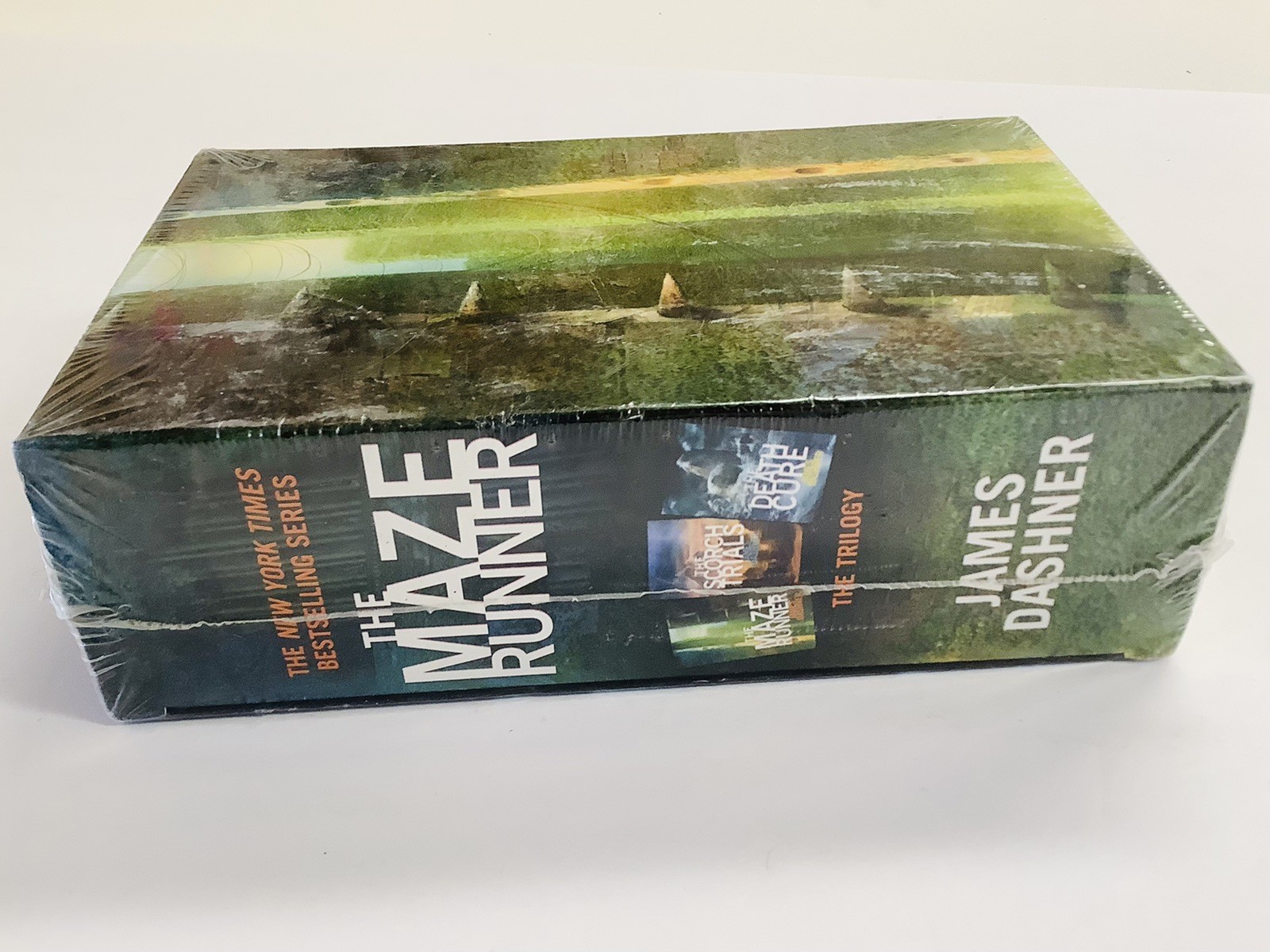 “BRAND NEW” The Maze Runner – Trilogy by James Dashner SEALED FREE SHIPPING