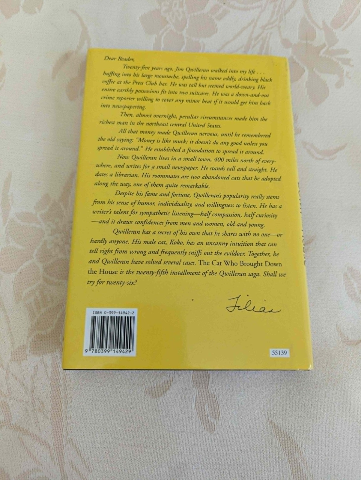4 “The Cat Who” books by Lilian Jackson Braun, 1 by Rita Mae Brown (“Tail Gait”)