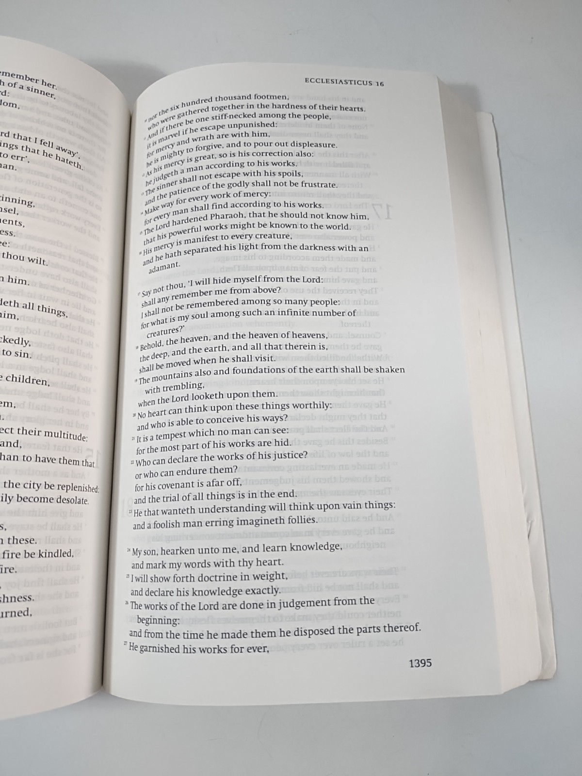 The Bible: King James Version with the Apocrypha (English)Edited by David Norton