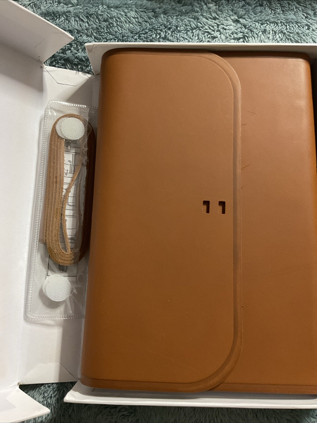 ESV Thinline Bible (Natural Leather, Brown, Flap with Strap) (2016, Leather)