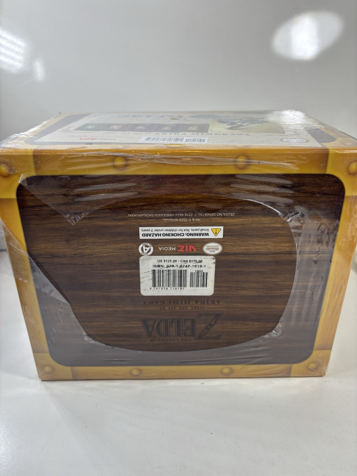 The Legend of Zelda Legendary Edition Chest Box Set Hardback with Poster Sealed