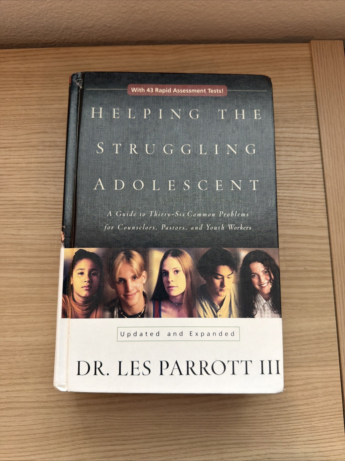 HELPING THE STRUGGLING ADOLESCENT : A GUIDE TO THIRTY-SIX By Parrott Les Iii