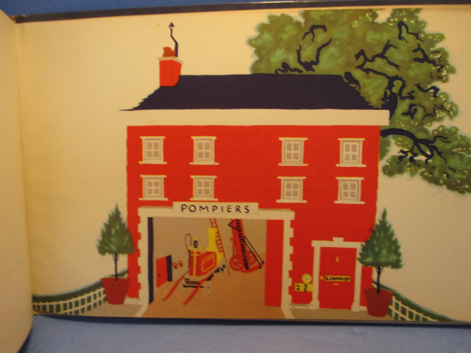 children’s picture book LA PETITE POMPE A INCENDIE by GRAHAM GREENE French 1954