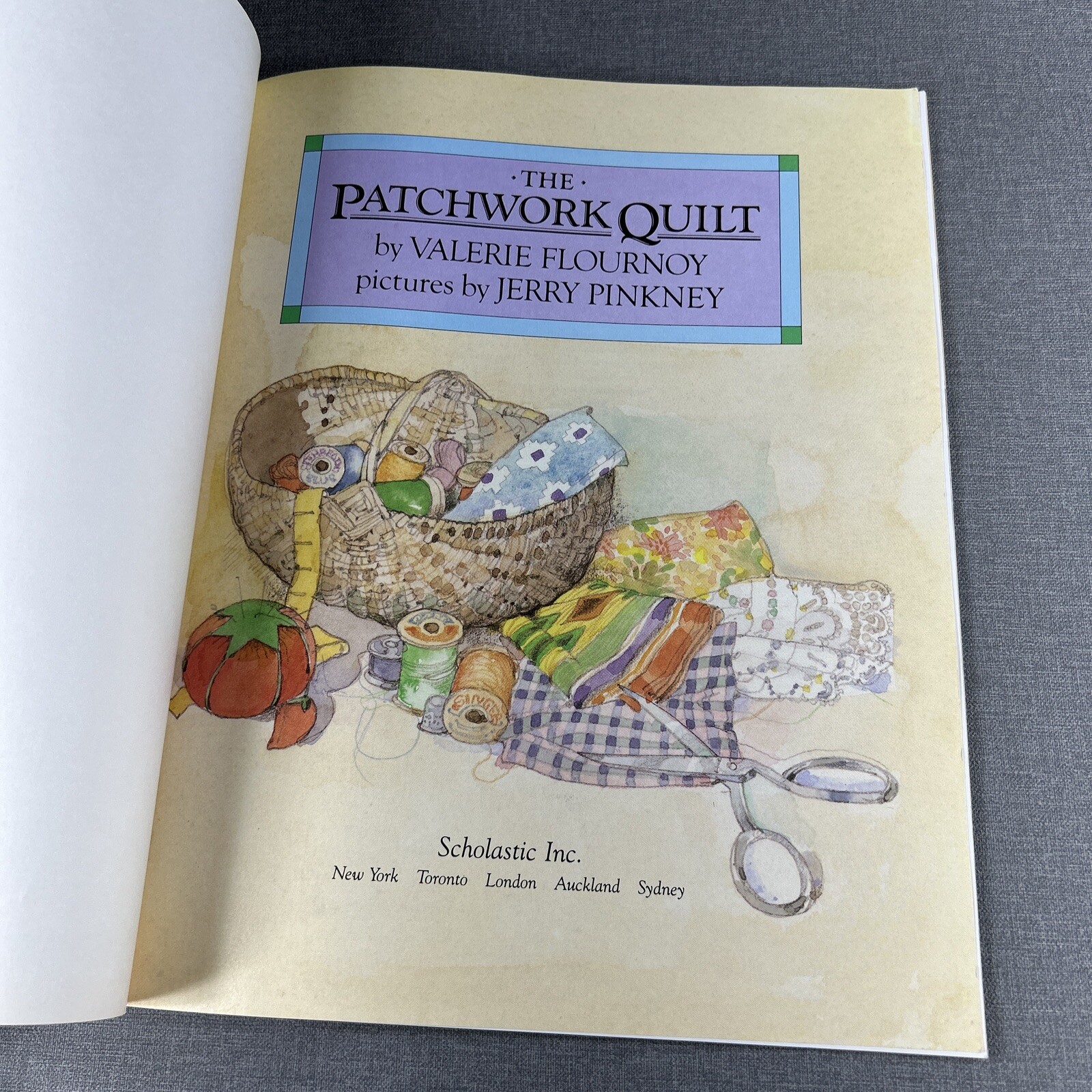 The Patchwork Quilt Valerie Flournoy 1996 Vintage Trade Paperback Book