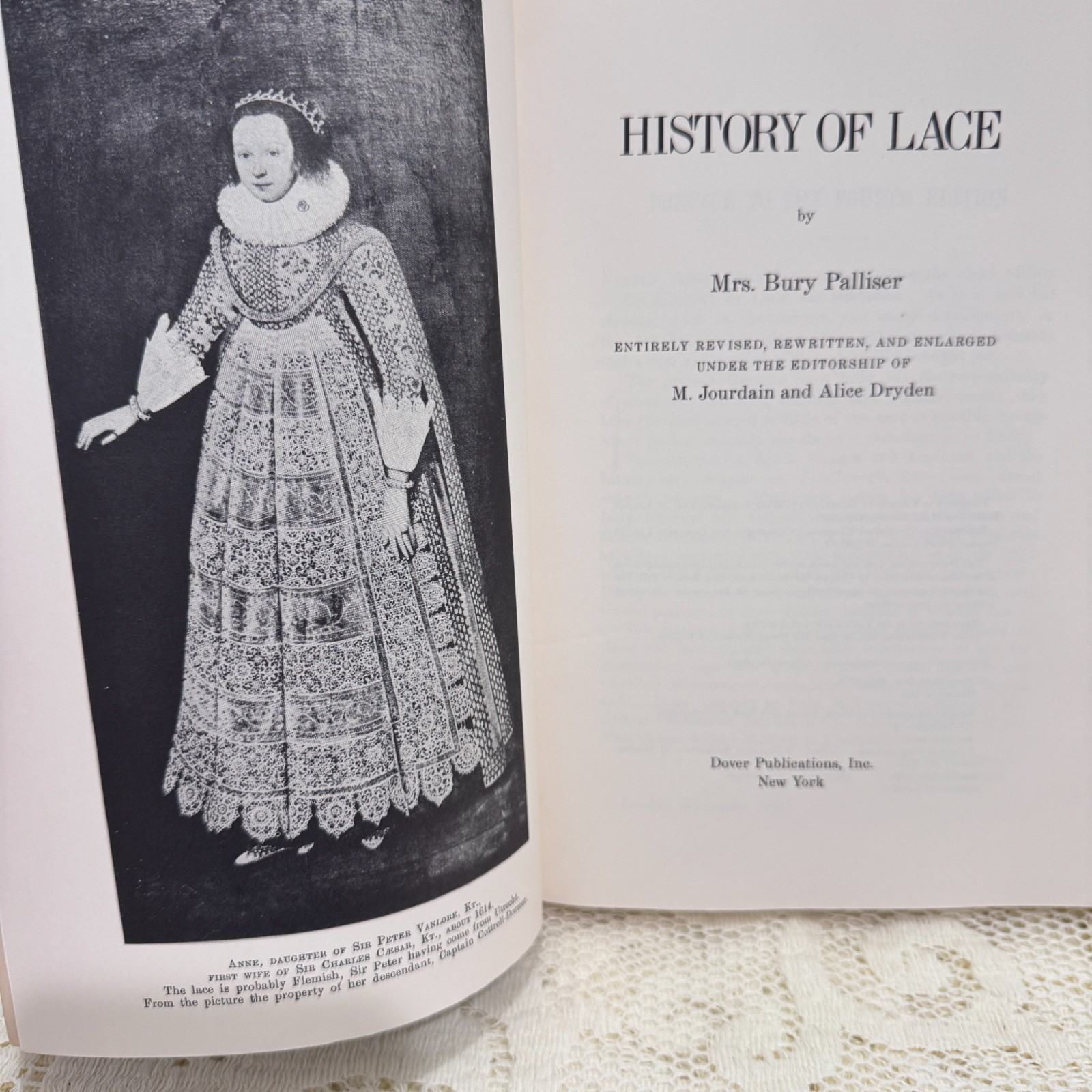 Lot 2 Vintage Lace Book History of Lace Palliser Dictionary Pat Earnshaw Textile