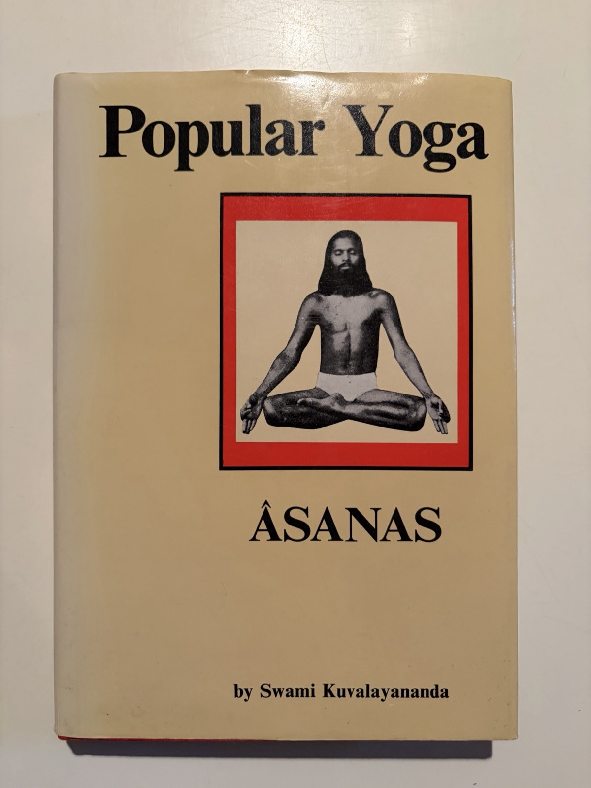 Popular Yoga Asanas by Swami Kuvalayananda (Hardcover)