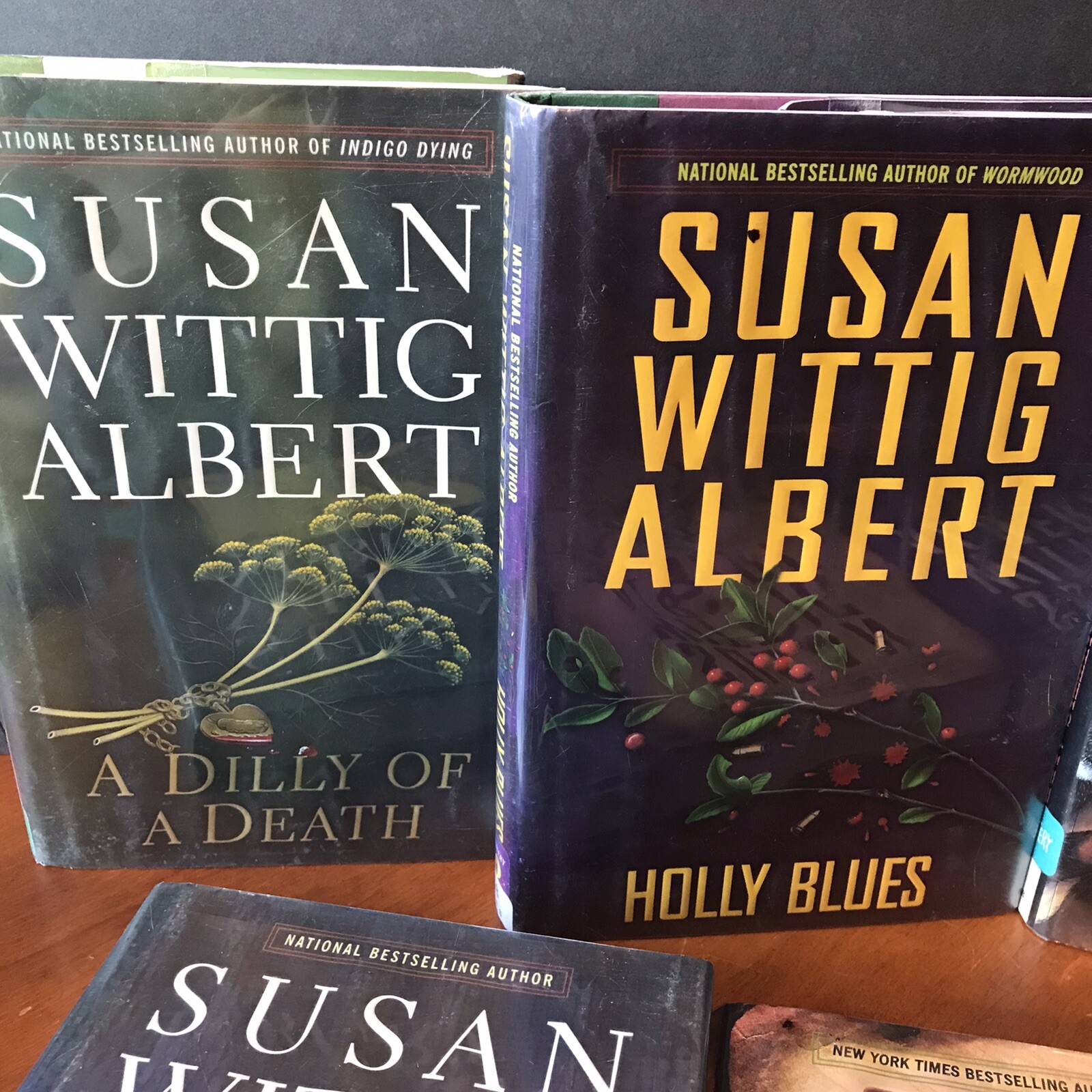 Lot: 7 Susan Wittig Albert Books Holly Blues A Dilly of a Death Indigo Dying