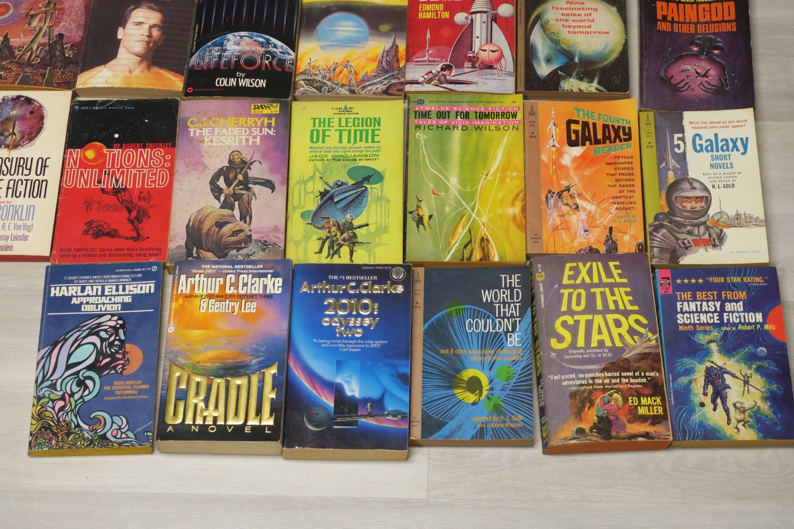 36 Vintage Sci-fi Fantasy Mystery UFO Paperbacks – Lot B
