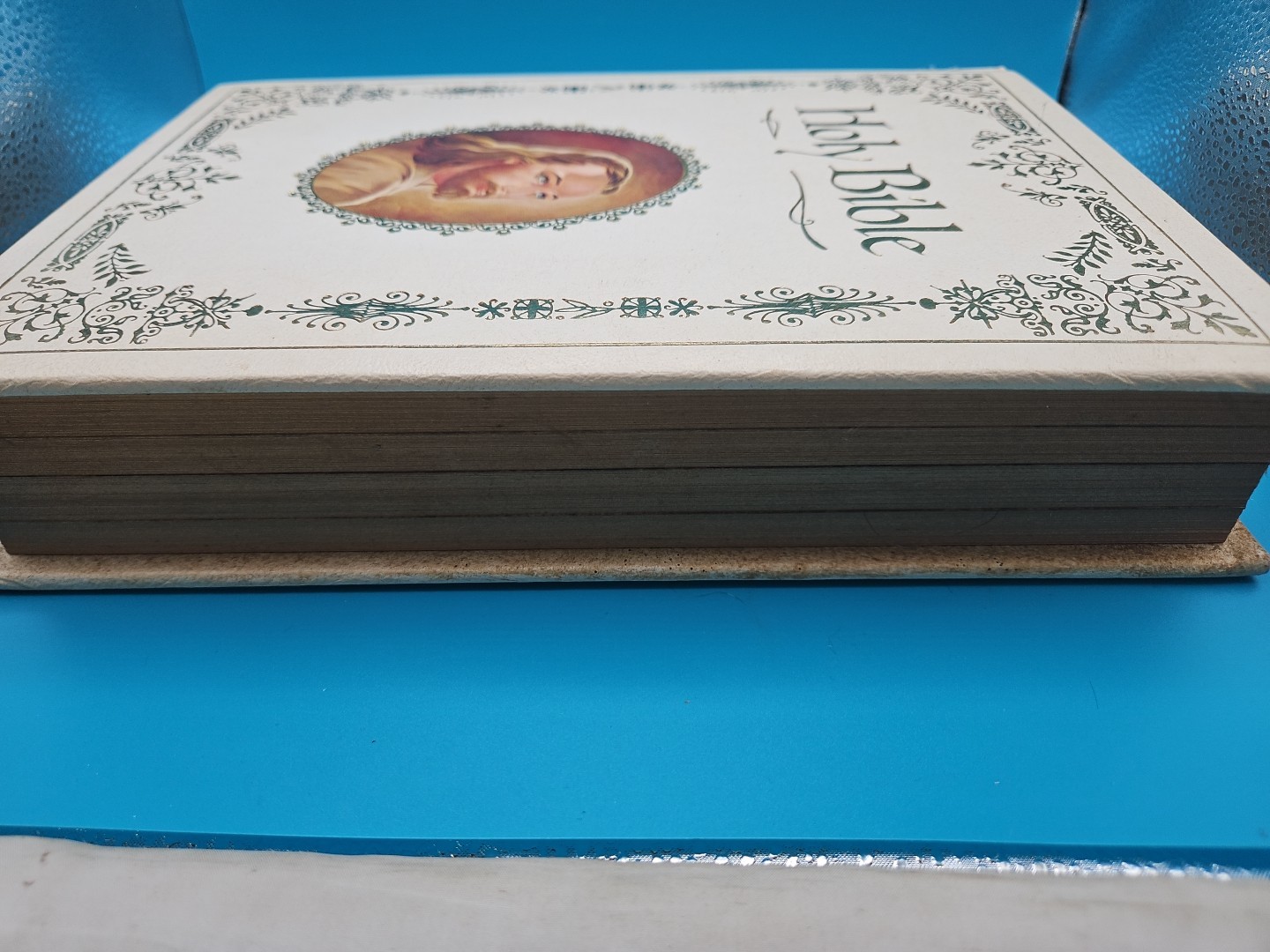 White Holy Bible King James Version Red Letter Edition Regency Vintage 1971