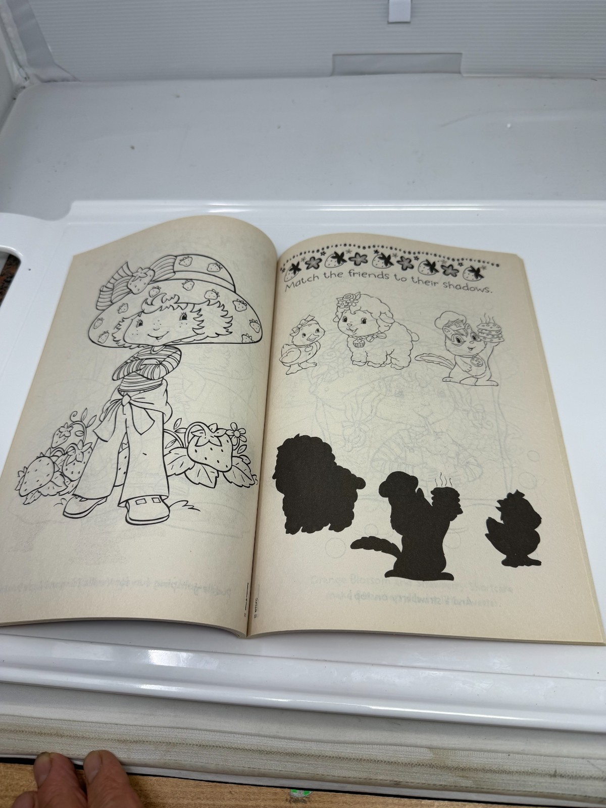 Nice Strawberry Shortcake coloring activity book 2004 .97 cents Dalmatian Press