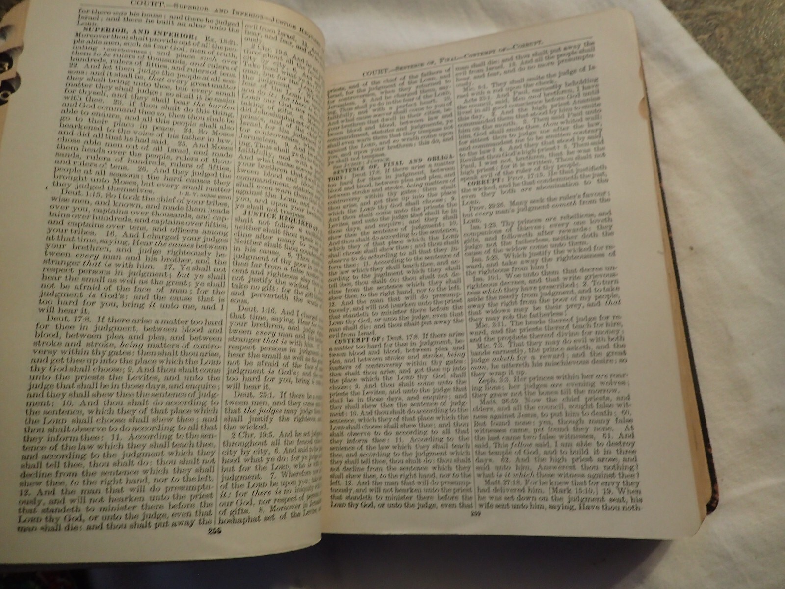 Vintage 1921 Nave’s Topical Bible Thumb INDEXED gilt edge