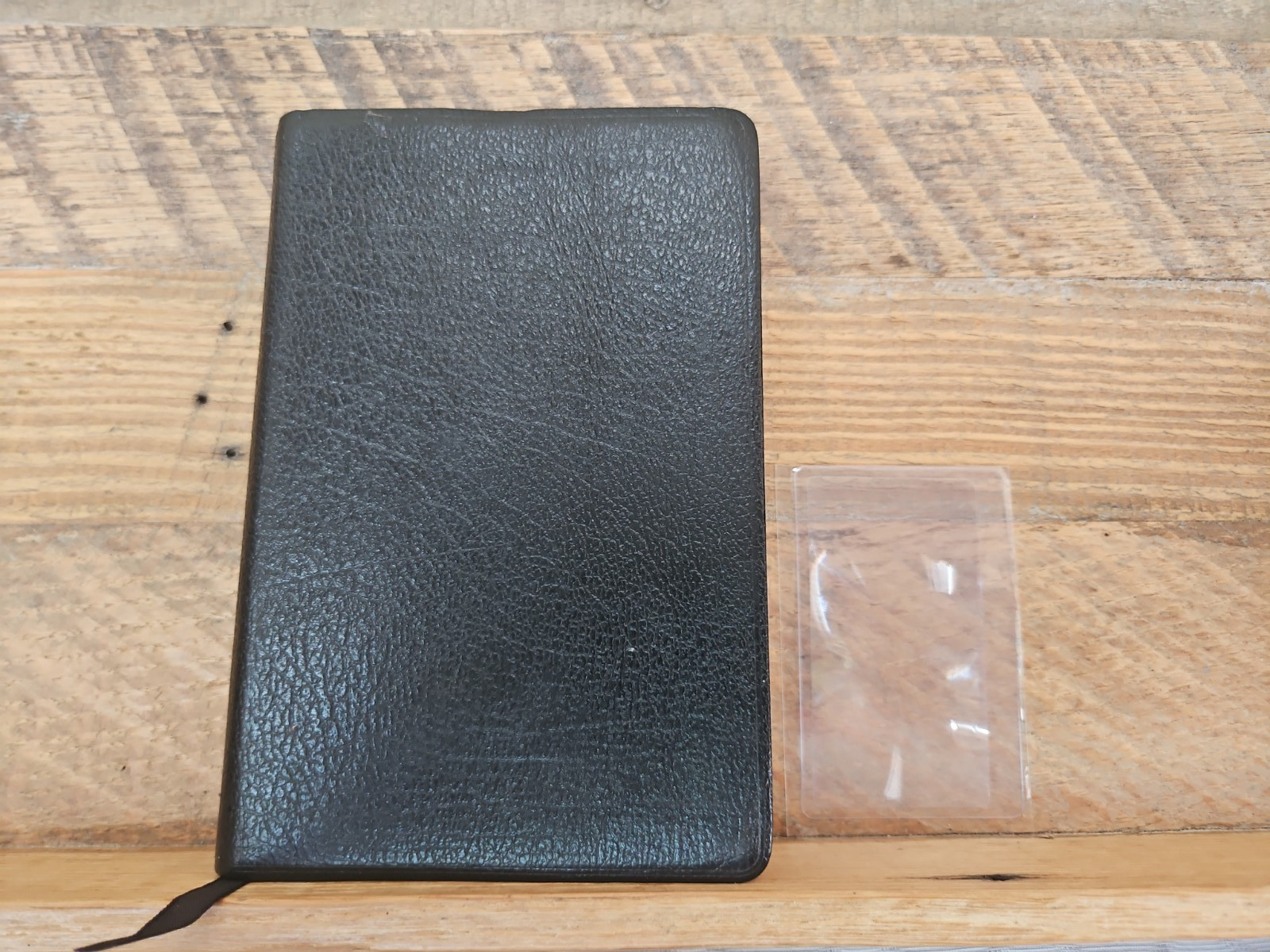 Classic 1984 NIV Compact Reference Bible in Black Bonded Leather Red Letter VG