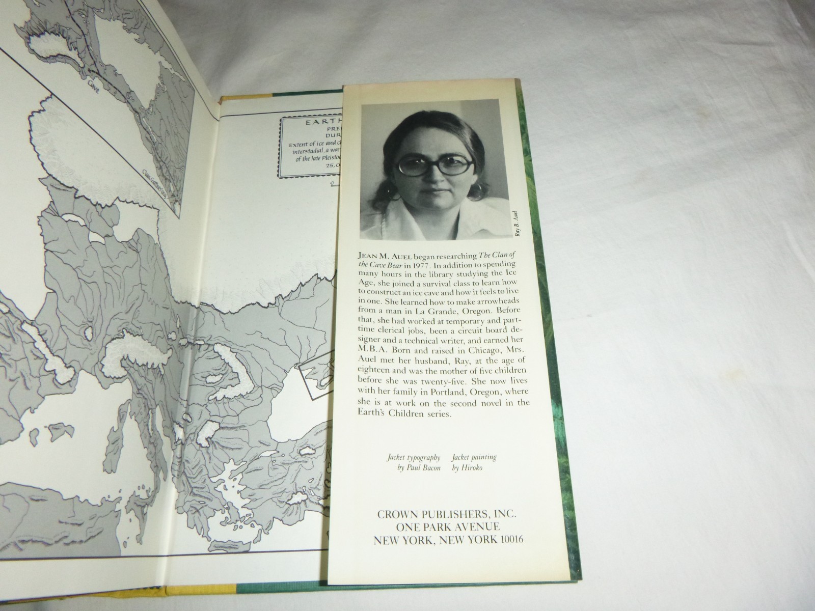 The Clan of the Cave Bear – 1st Ed. /1st Printing Jean M. Auel 1980 HC SIGNED