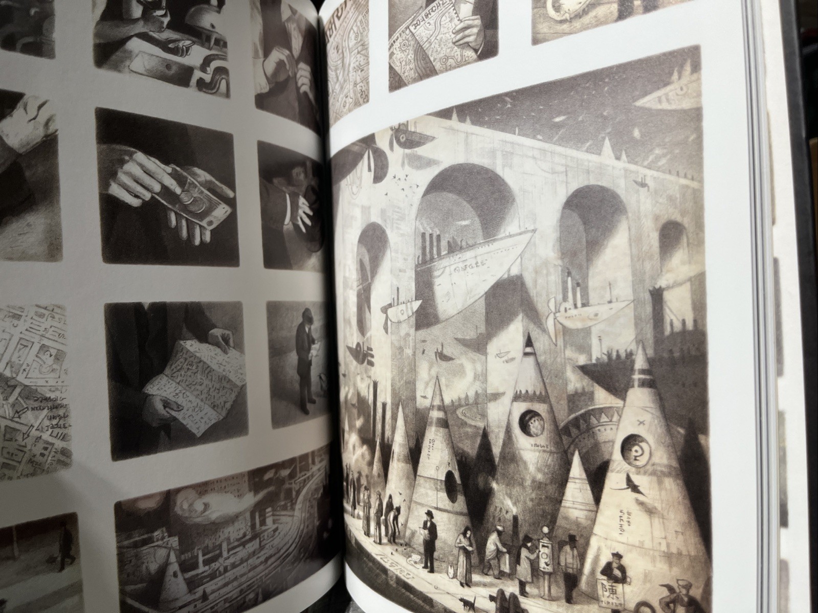 Shaun Tan The Arrival Stated First Edition HC Arthur A Levine Graphic Novel