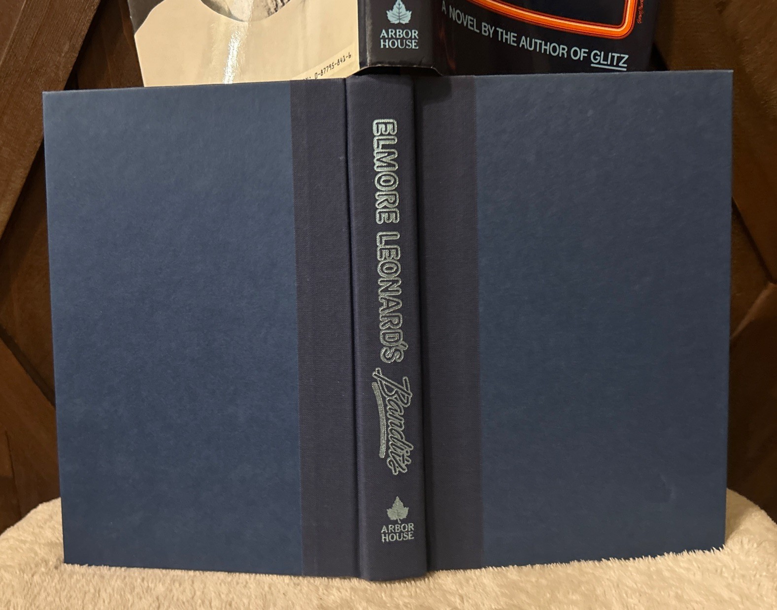 Bandits, 1987 1st Ed/1st Print (UNREAD) HCDJ by Elmore Leonard VGC