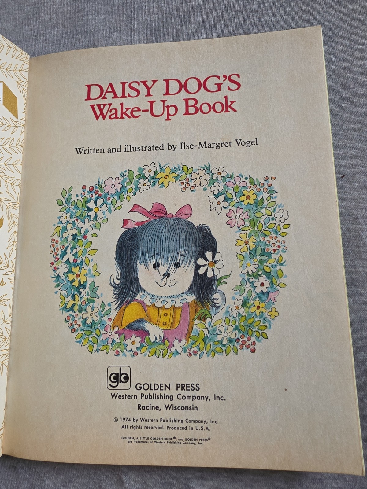 Scarce. Daisy Dog’s Wake-Up Book A Little Golden Book. First Edition Western