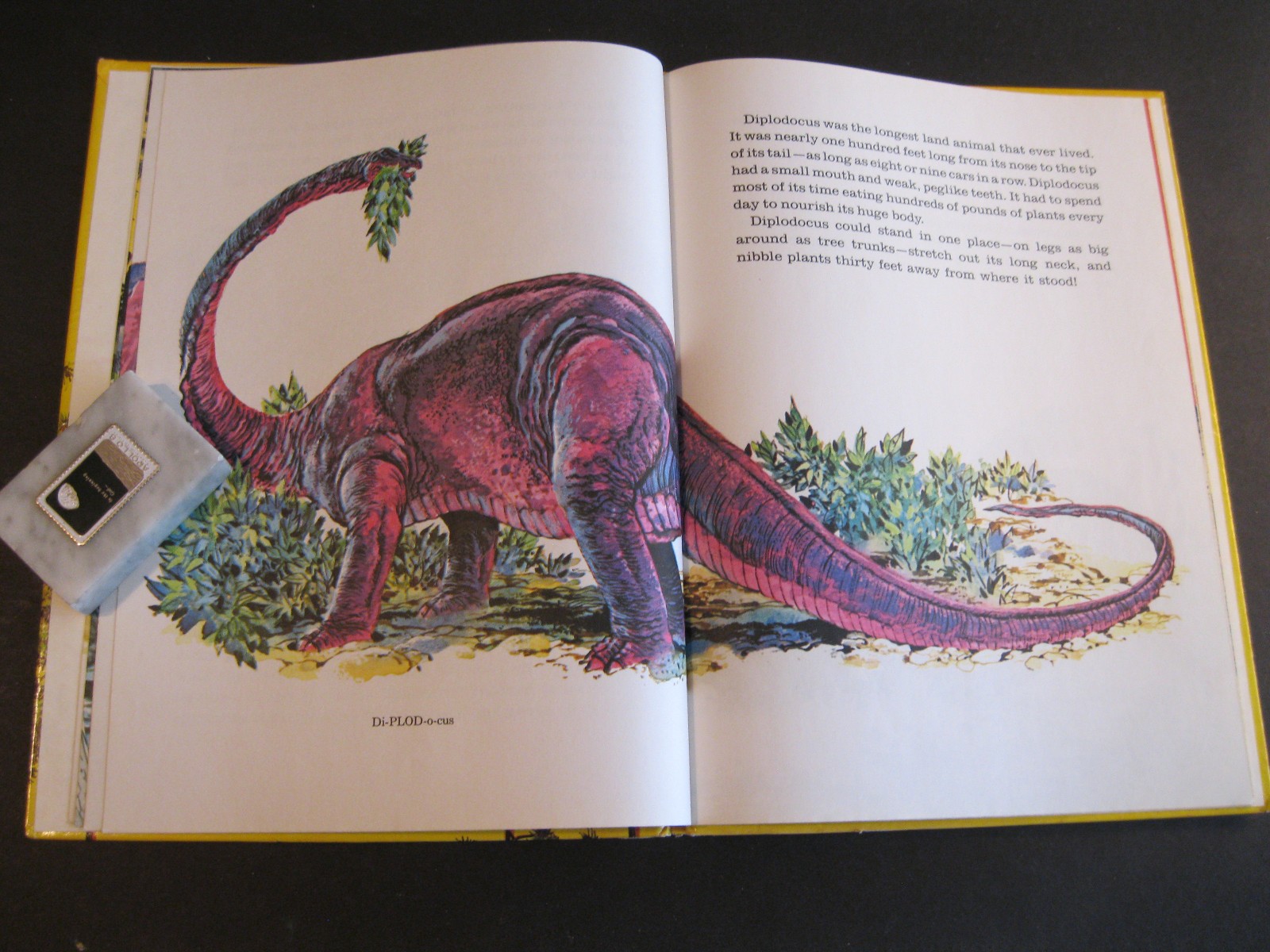 DINOSAURS Giants of the Past A BIG Golden Book 1976 Eileen Daly 9×12″ VG