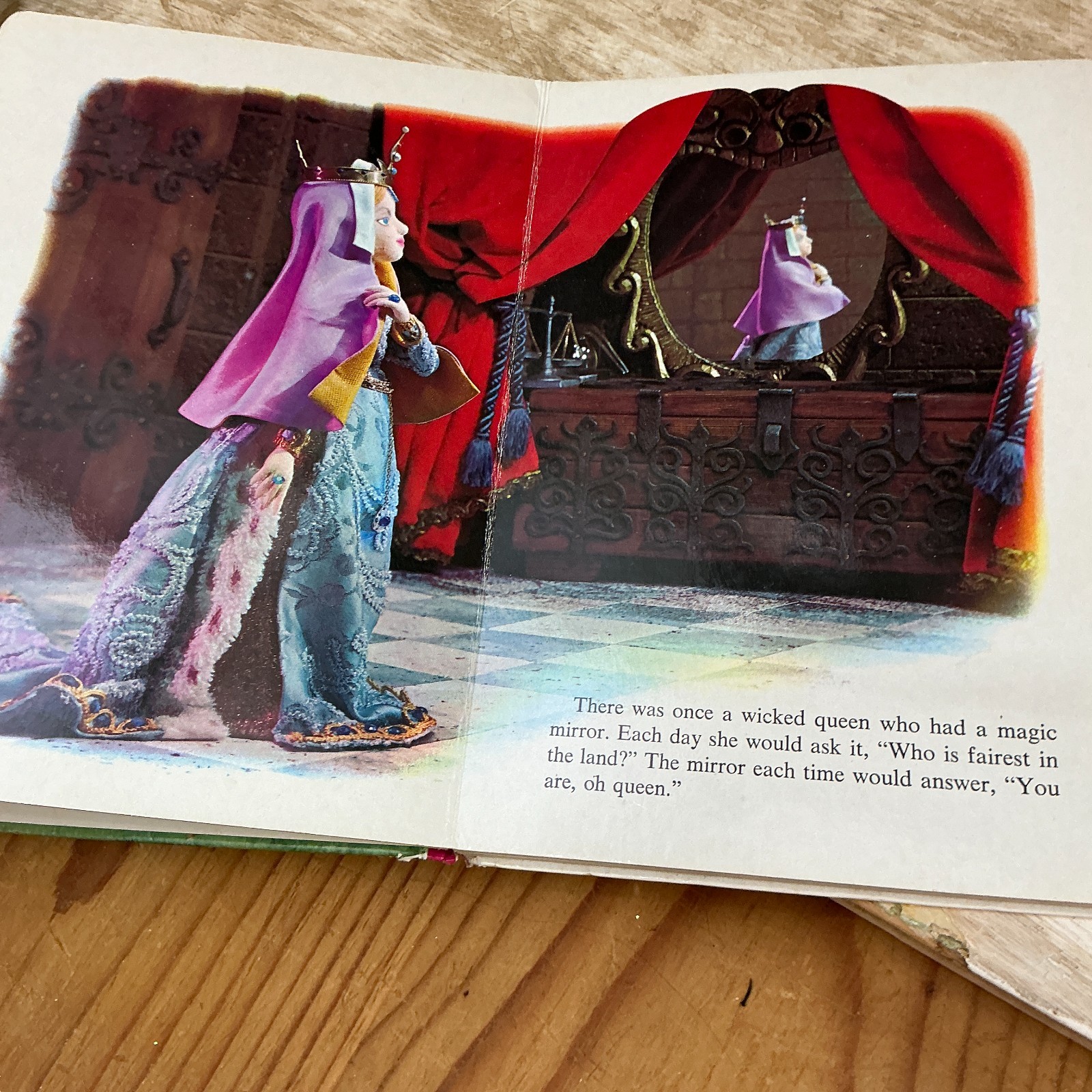 Vintage 1968 Snow White & the Seven Dwarfs Puppet Storybook – Out of Print