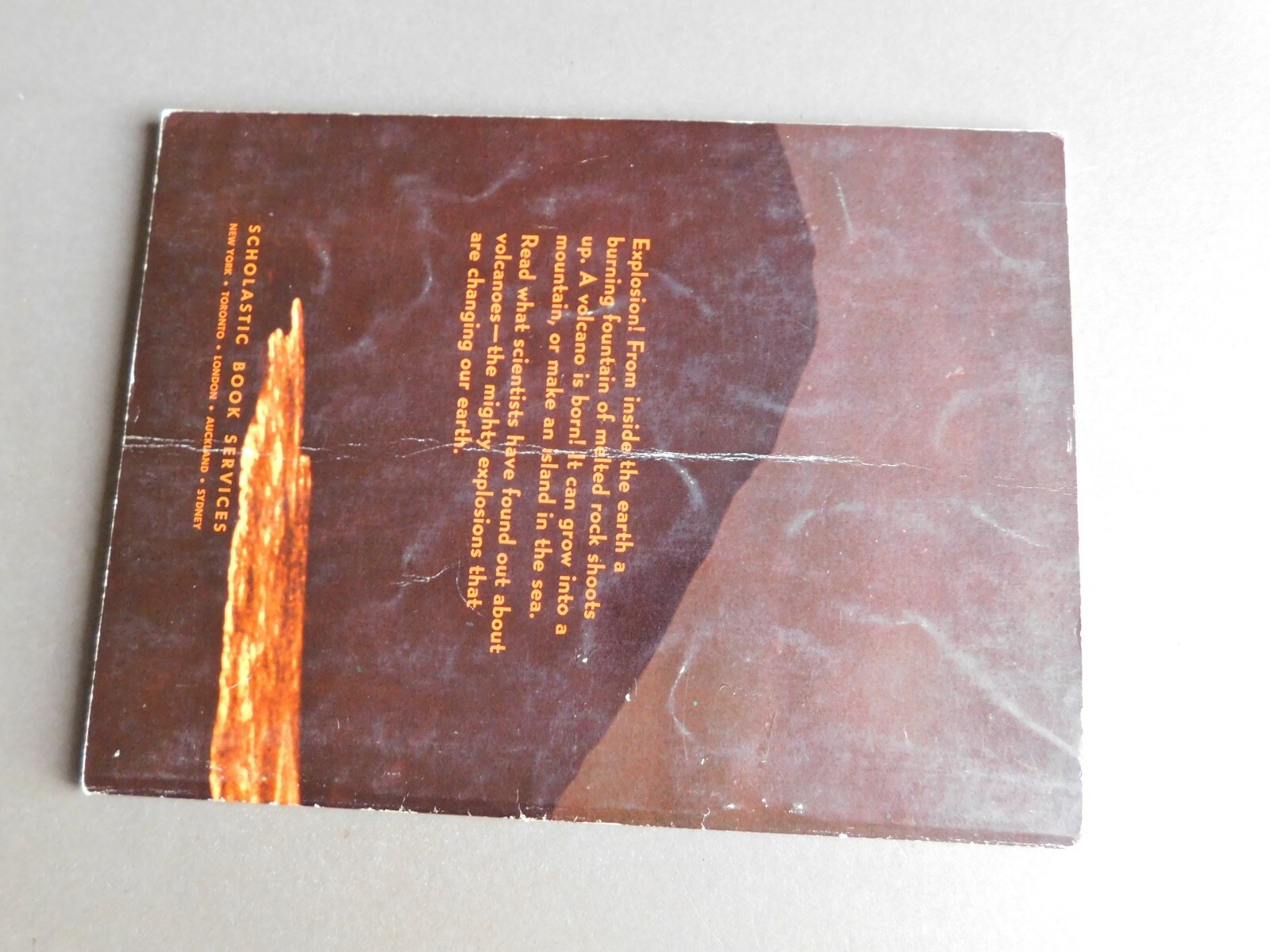 Science Book of Volcanoes – Patricia Lauber – 1969 Scholastic TW1359