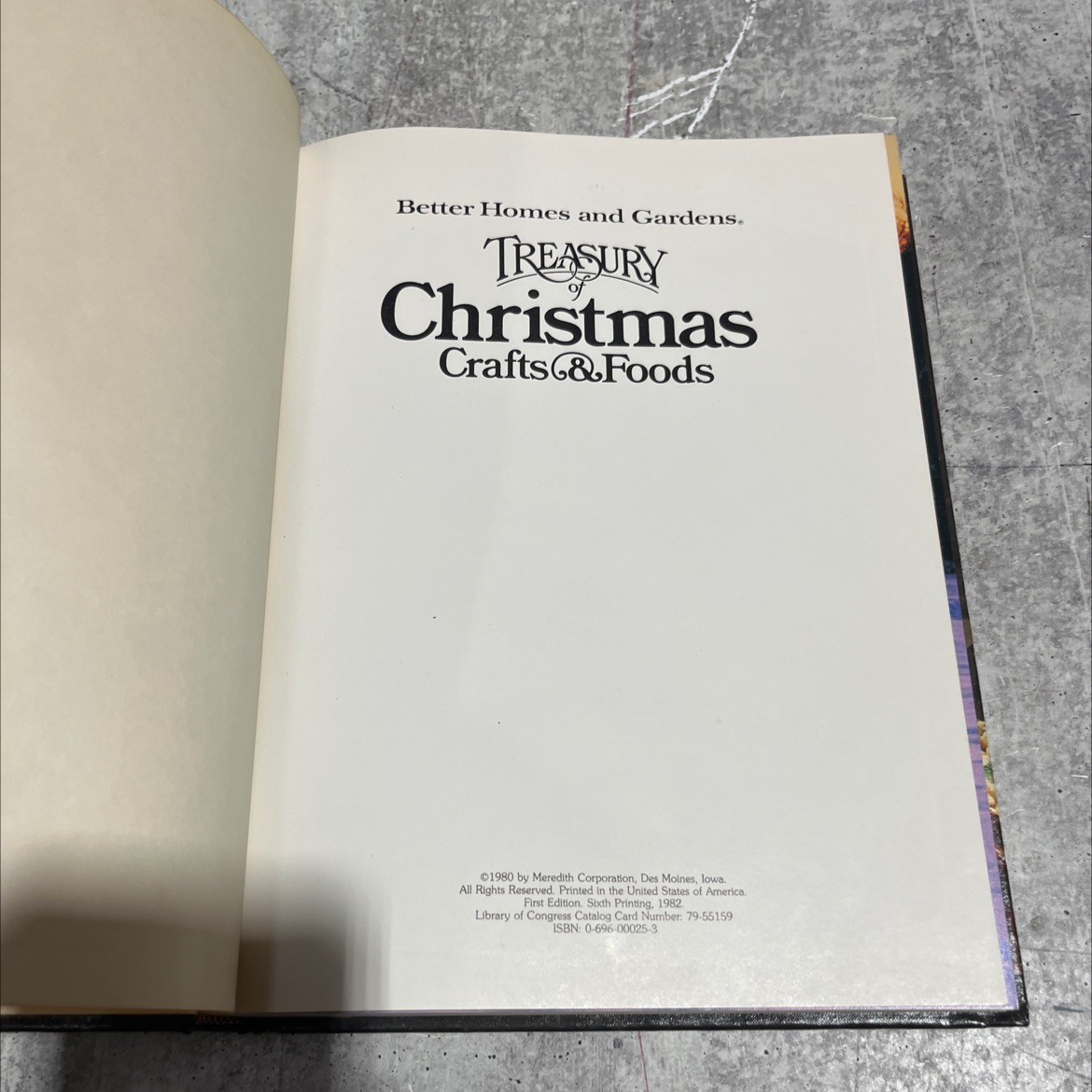 better homes and gardens treasury christmas crafts&foods book, by meredith corp