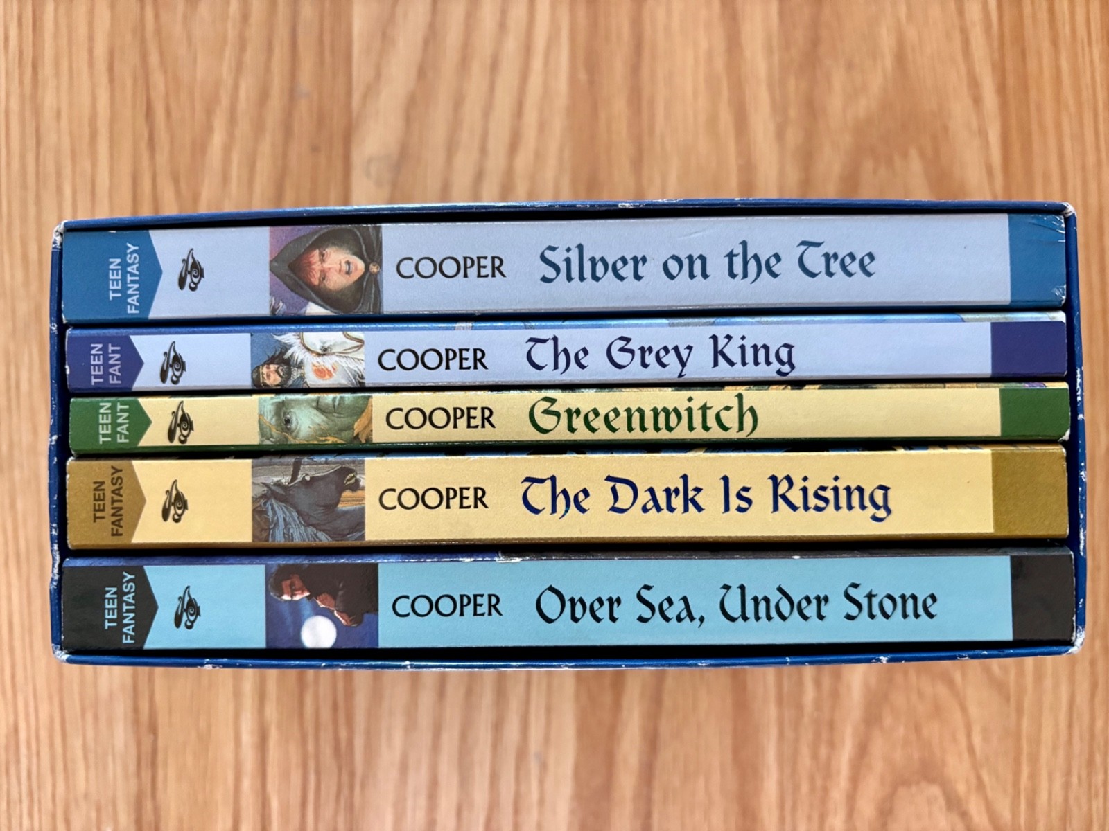 THE DARK IS RISING Sequence by Susan Cooper (1977, Quantity pack)