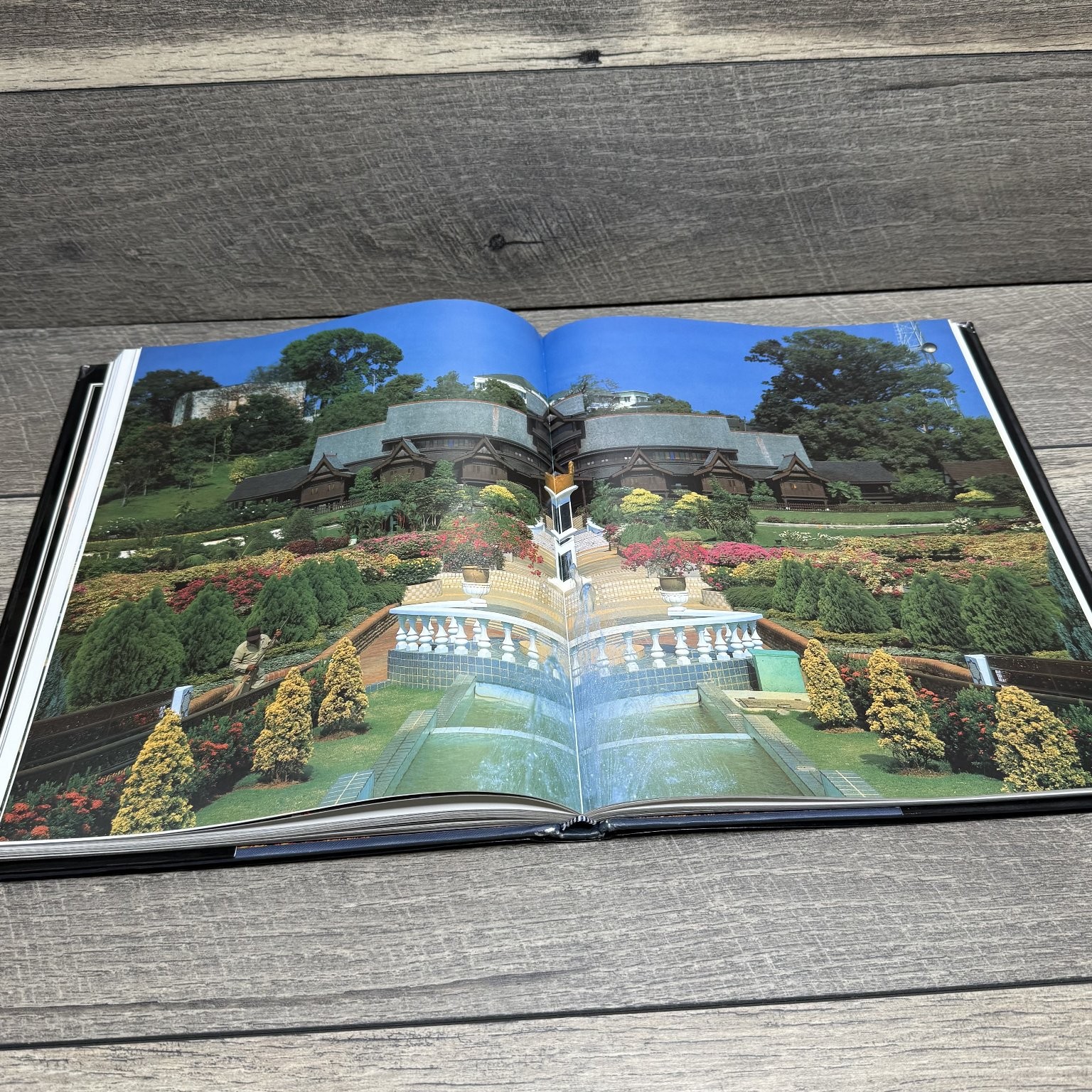 Malaysia Splendour & Wonders C.T. Fong 1995 Reprint Photography Travel Book