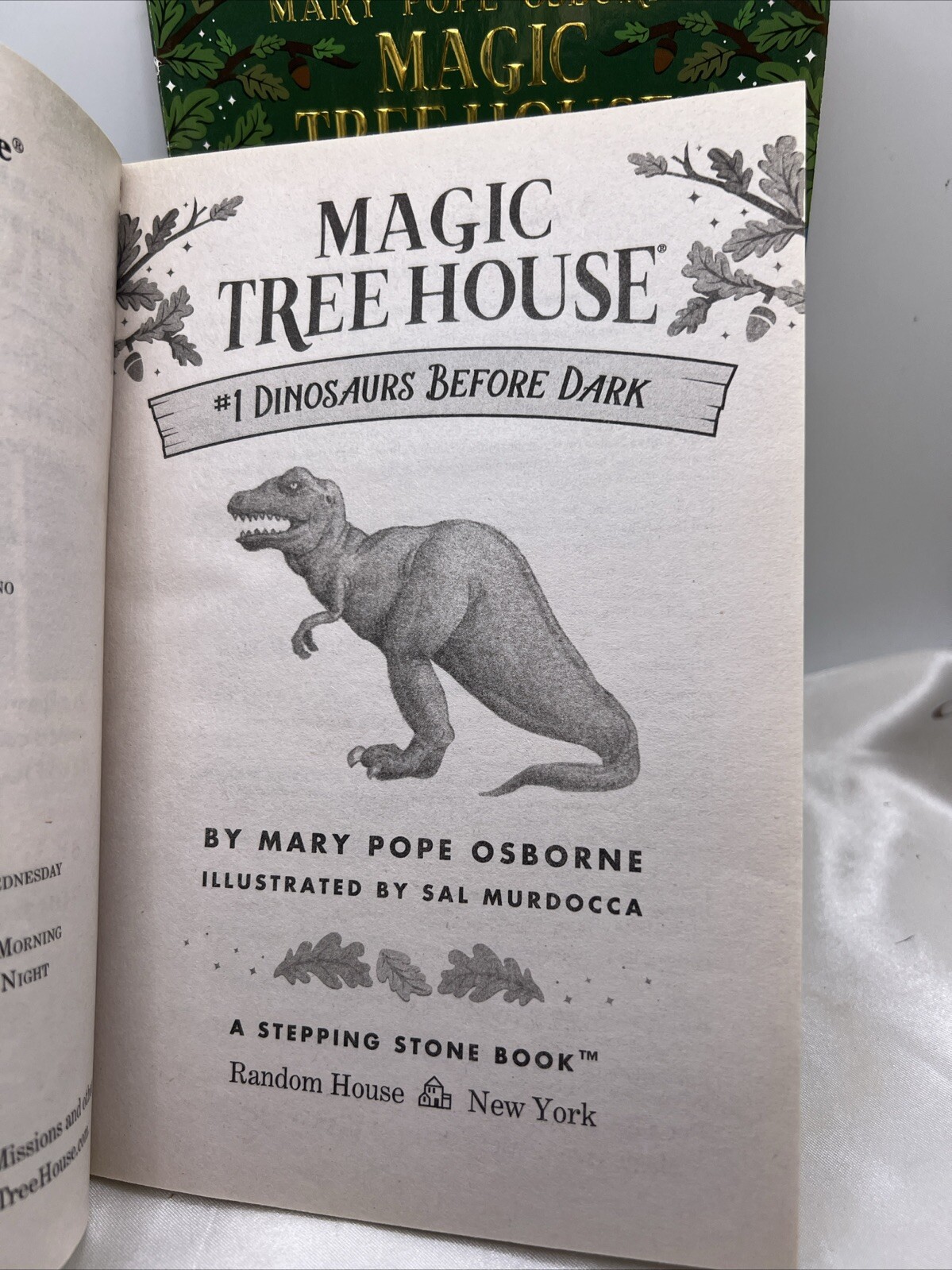 2 Book Magic Tree House Books 1-2 Dinosaurs Before Dark and The Knight at Dawn
