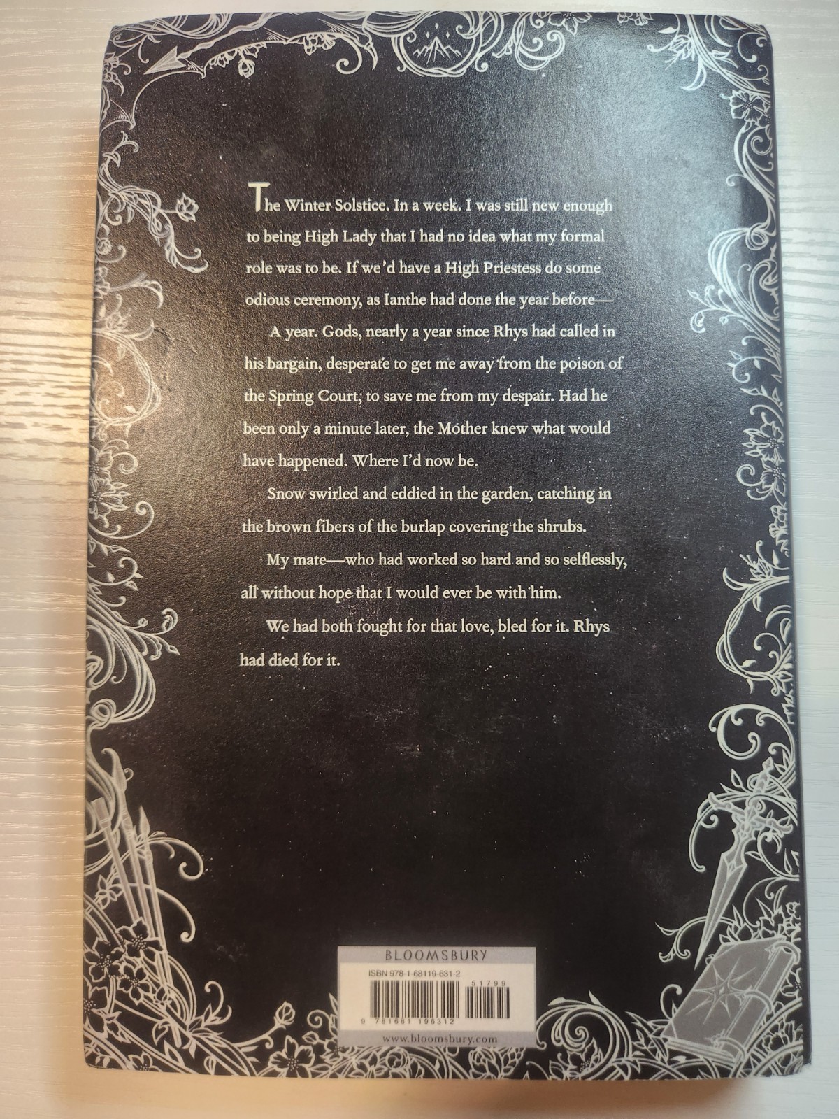 a cort of thorns and roses set