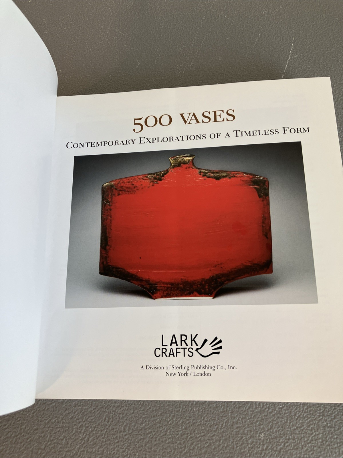 500 Vases: Contemporary Explorations of a Timeless Form