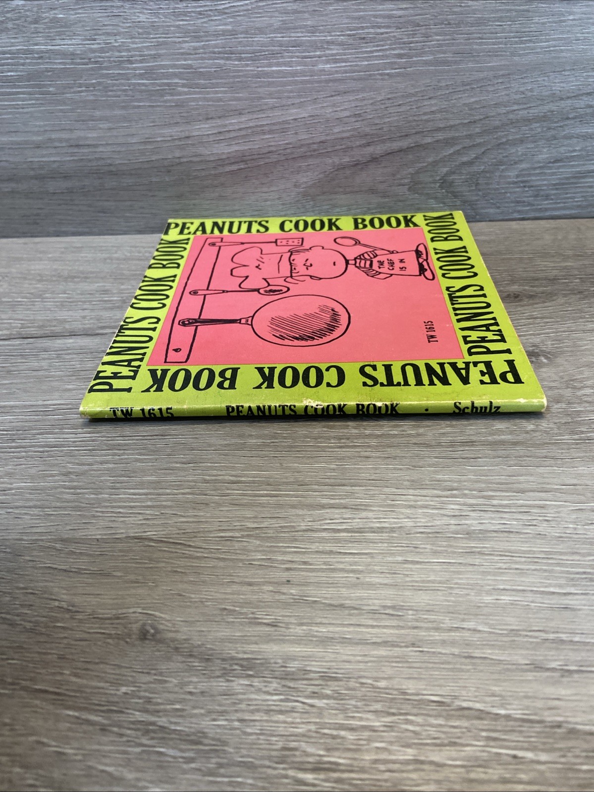 Vintage Paperback Peanuts Charlie Brown Cookbook Linus Snoopy 1975 5.5″ x 5.5″