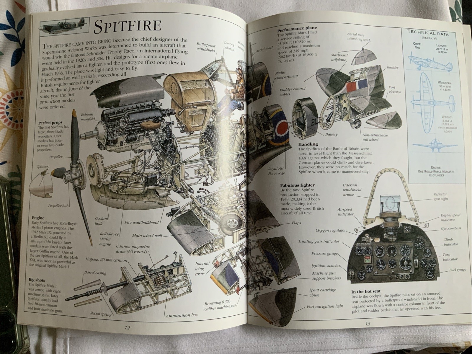 Planes (Look Inside Cross-Sections) Michael Johnstone Illustrated – Hans Jenssen