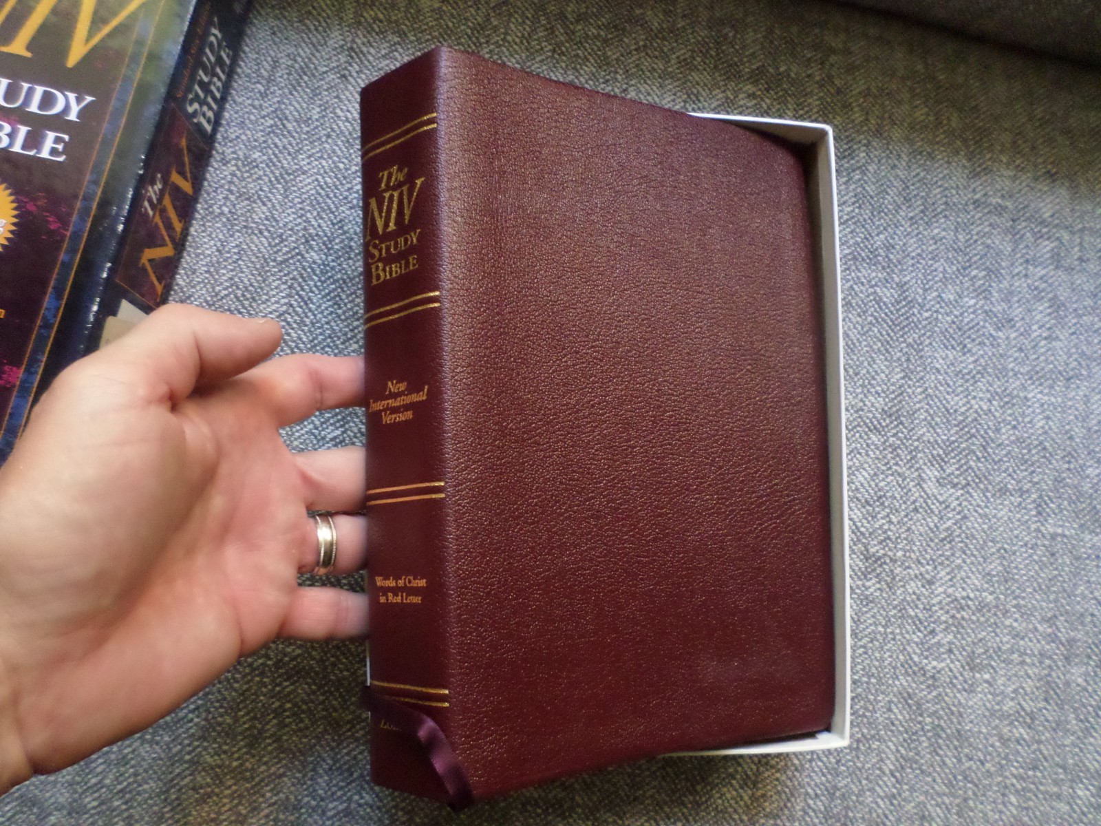 NIV Study Bible by Donald Burdick (1995, Hardcover) Standard Size Leather