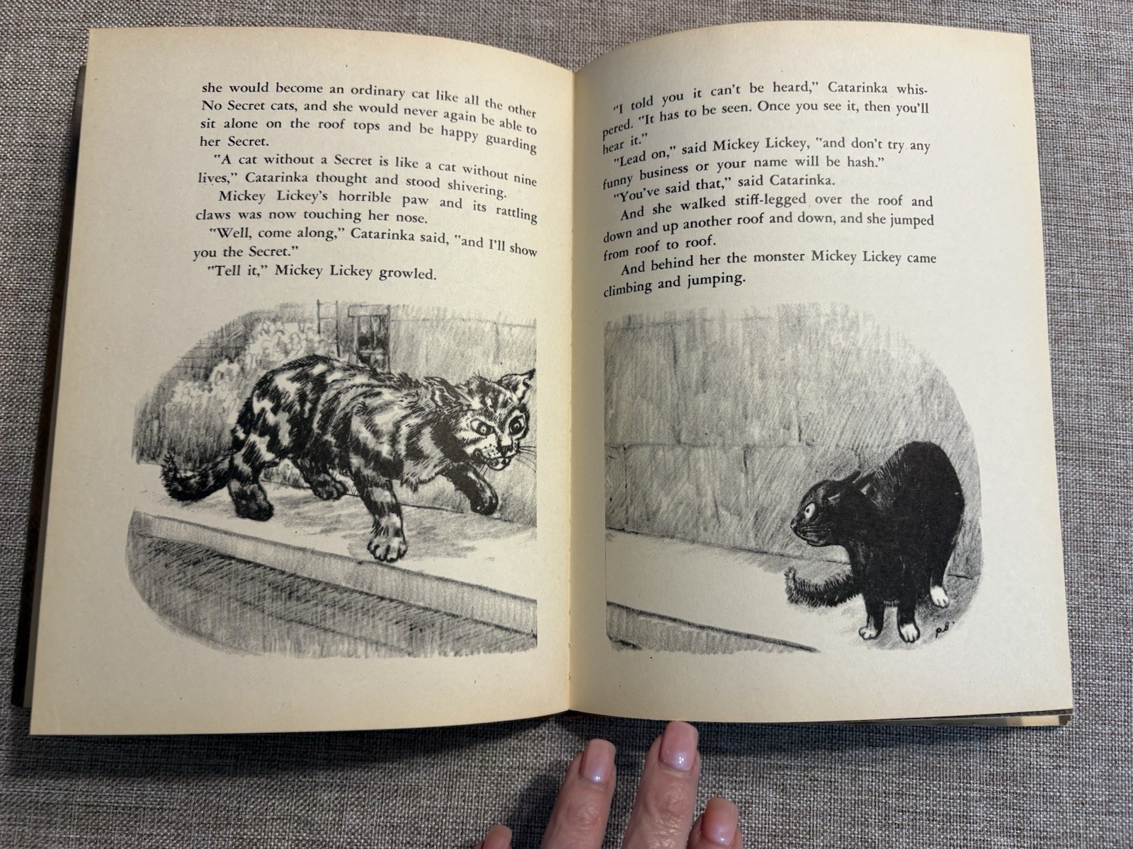 The Cat That Jumped Out of the Story Ben Hecht 1947 HC/DJ Children Book 1st Ed.
