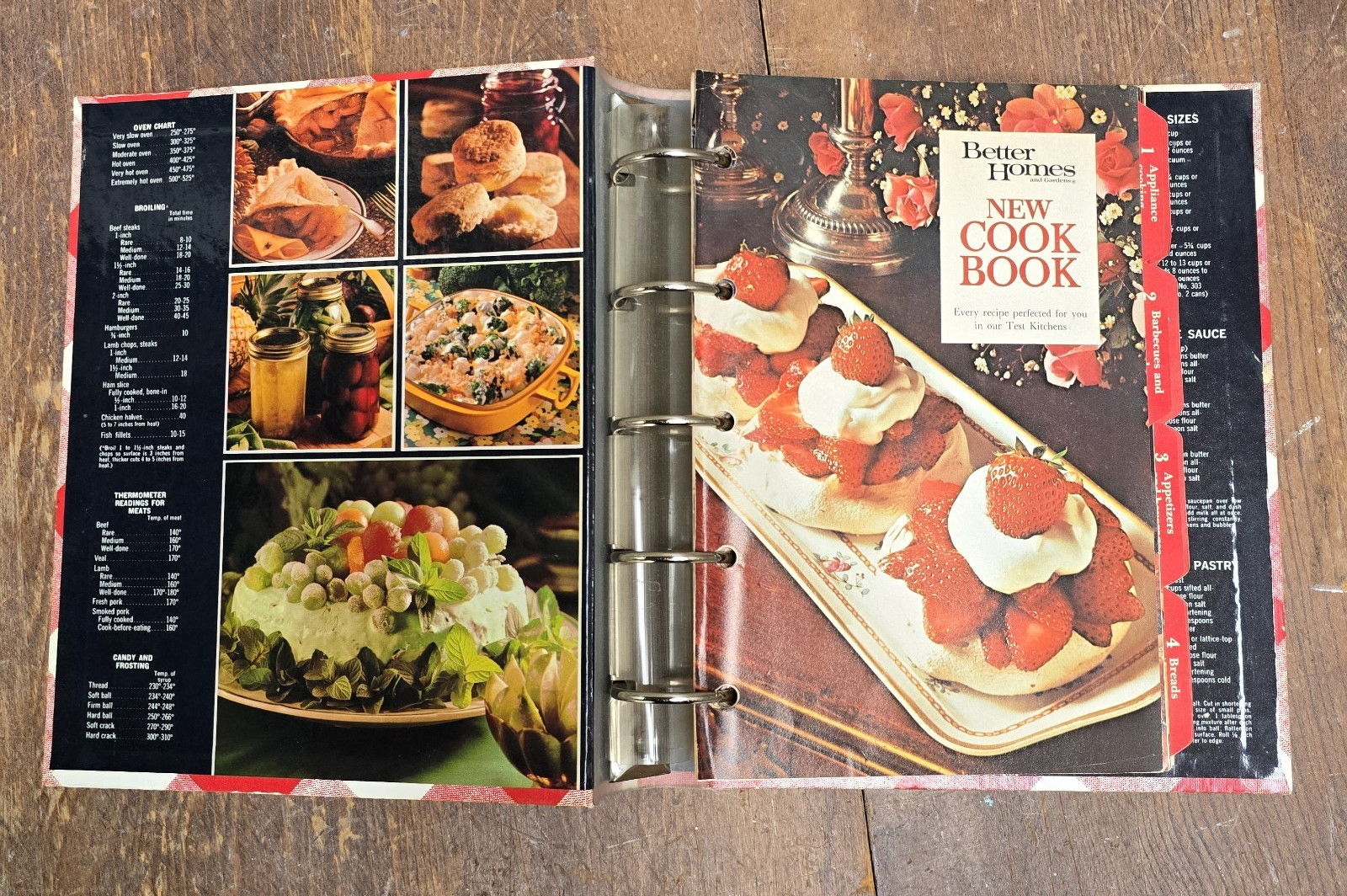 Vintage 1976 Better Homes and Gardens New Cookbook 5 Ring Binder (435 pages)