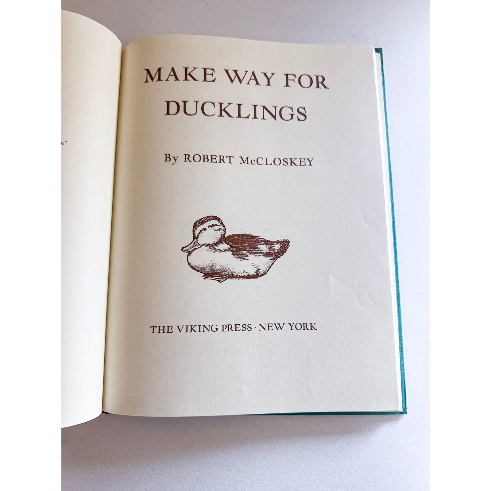 Make Way for Ducklings Robert McCloskey Hardcover 1999 Viking Press Boston Ducks