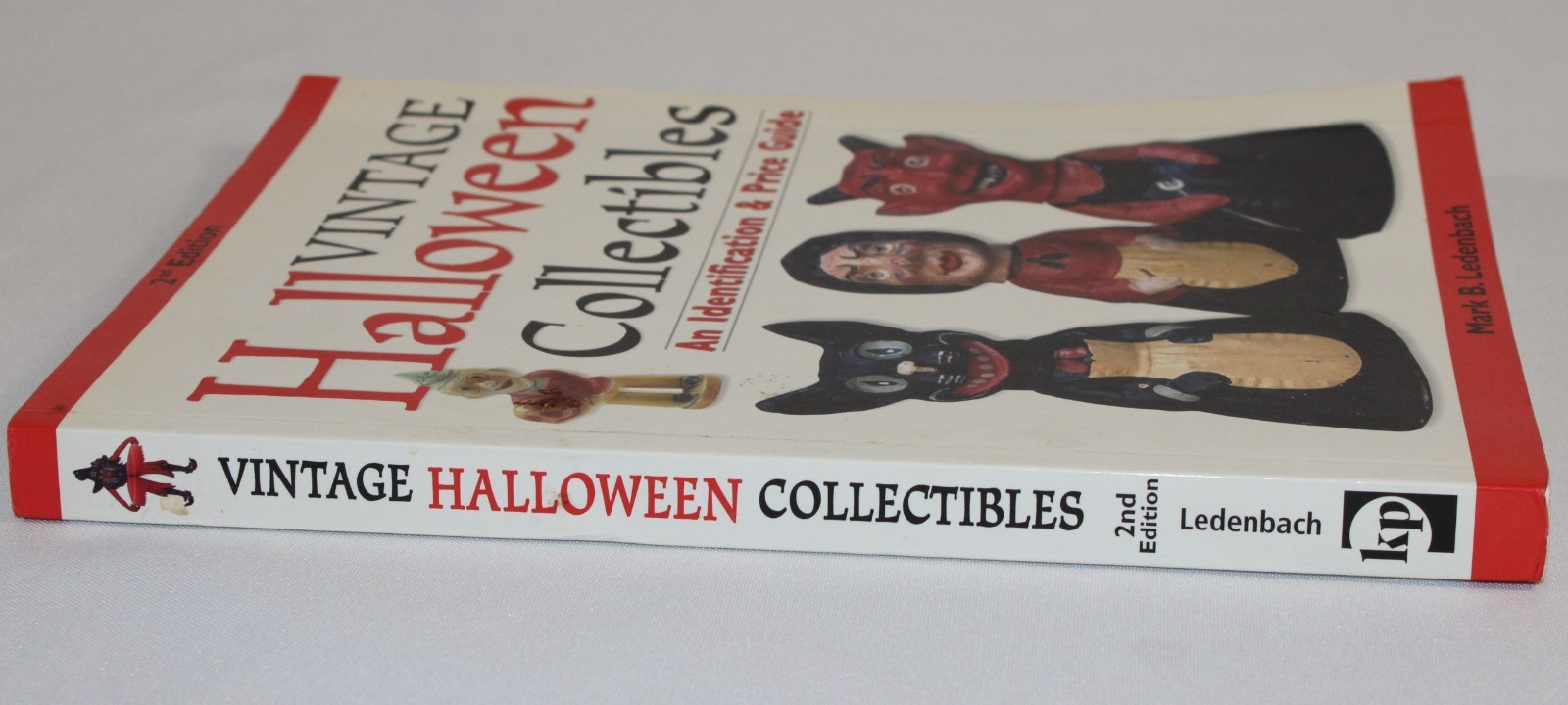 Vintage Halloween Collectibles: An Identification & Price Guide by Ledenbach