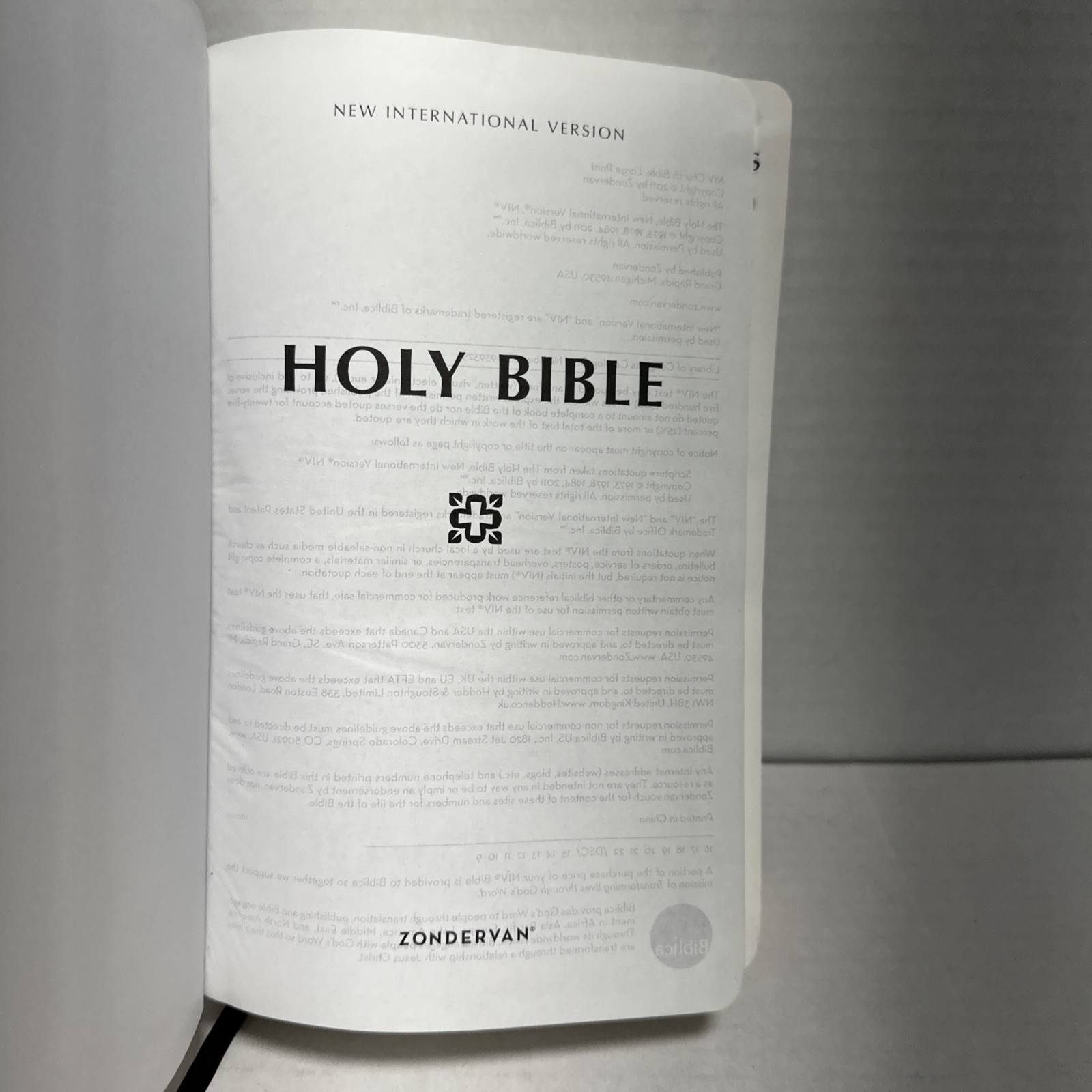 2011 NIV New International Version Pew Bible Large Print Zondervan Yellow Brown