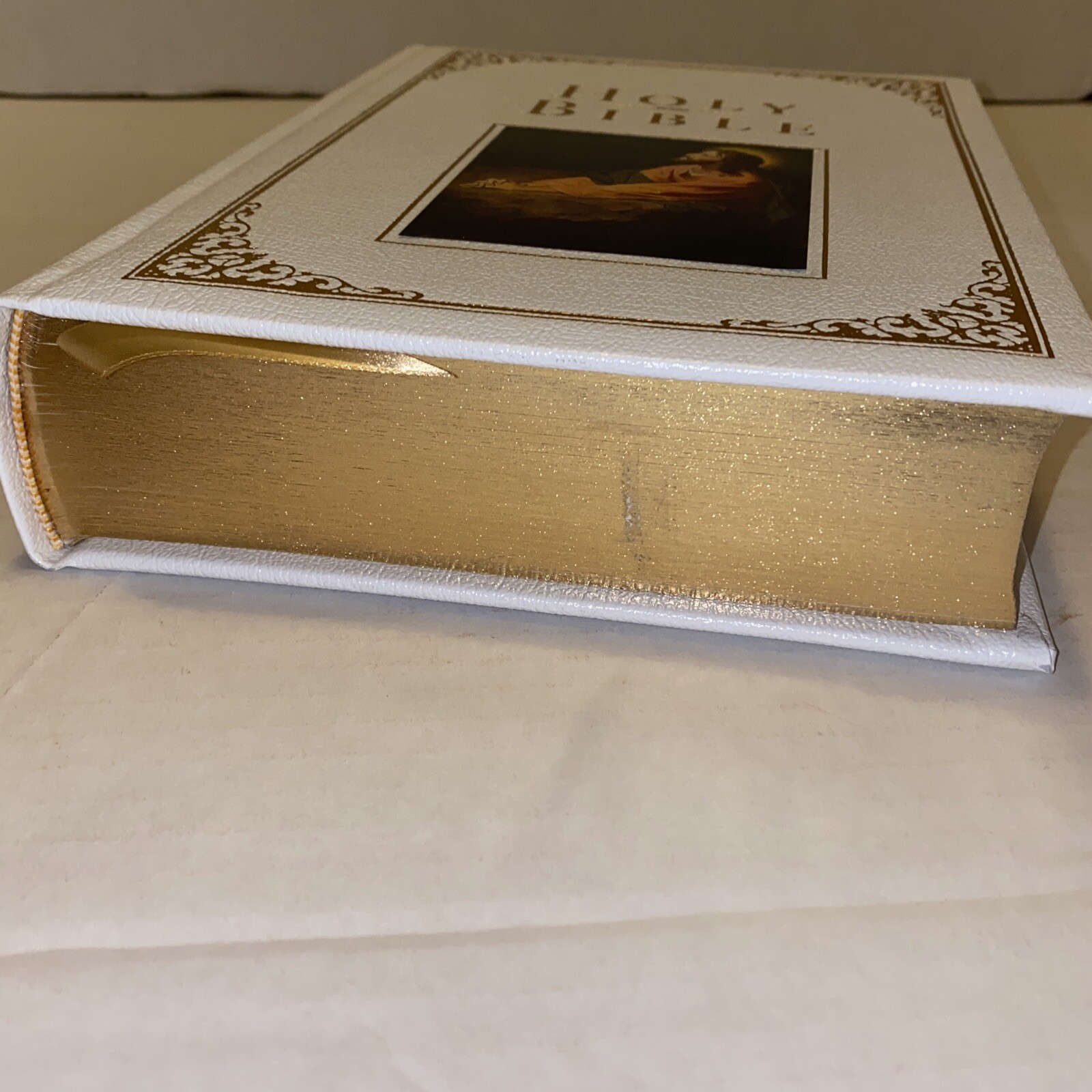 KJV Family Bible, Deluxe White Bonded Leather-Over-Board (Leather / Fine Binding
