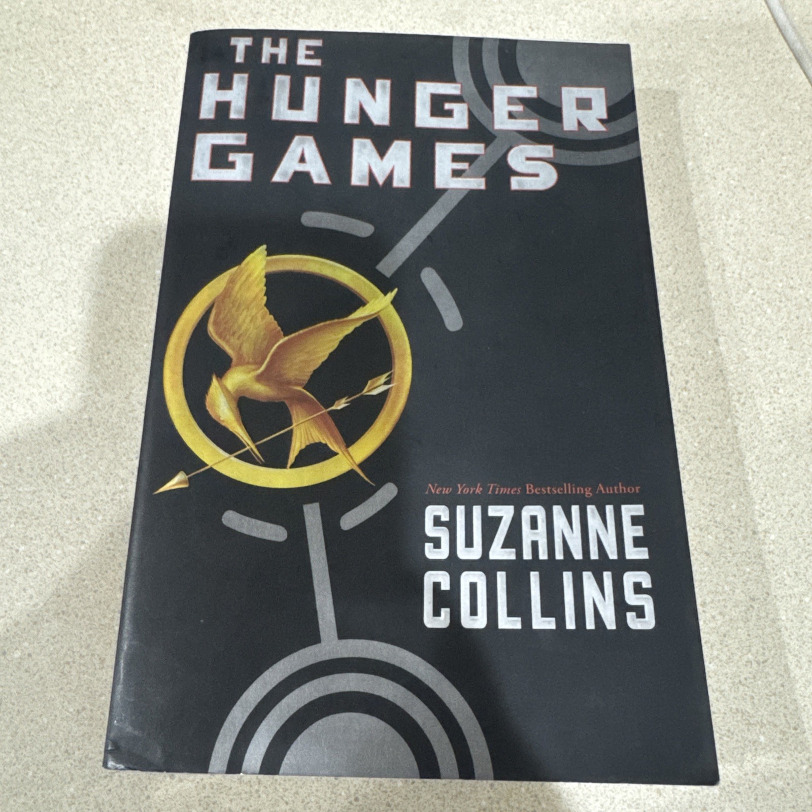 THE HUNGER GAMES (trilogy book 1) paperback by Suzanne Collins